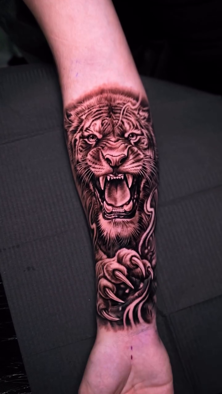 Tiger head with waves realism tattoo by Brayan Batista - Tattoo Artist