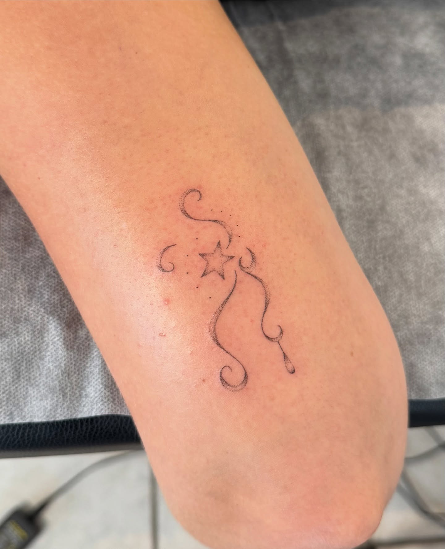 Tattoo by @so0mps — fine_line