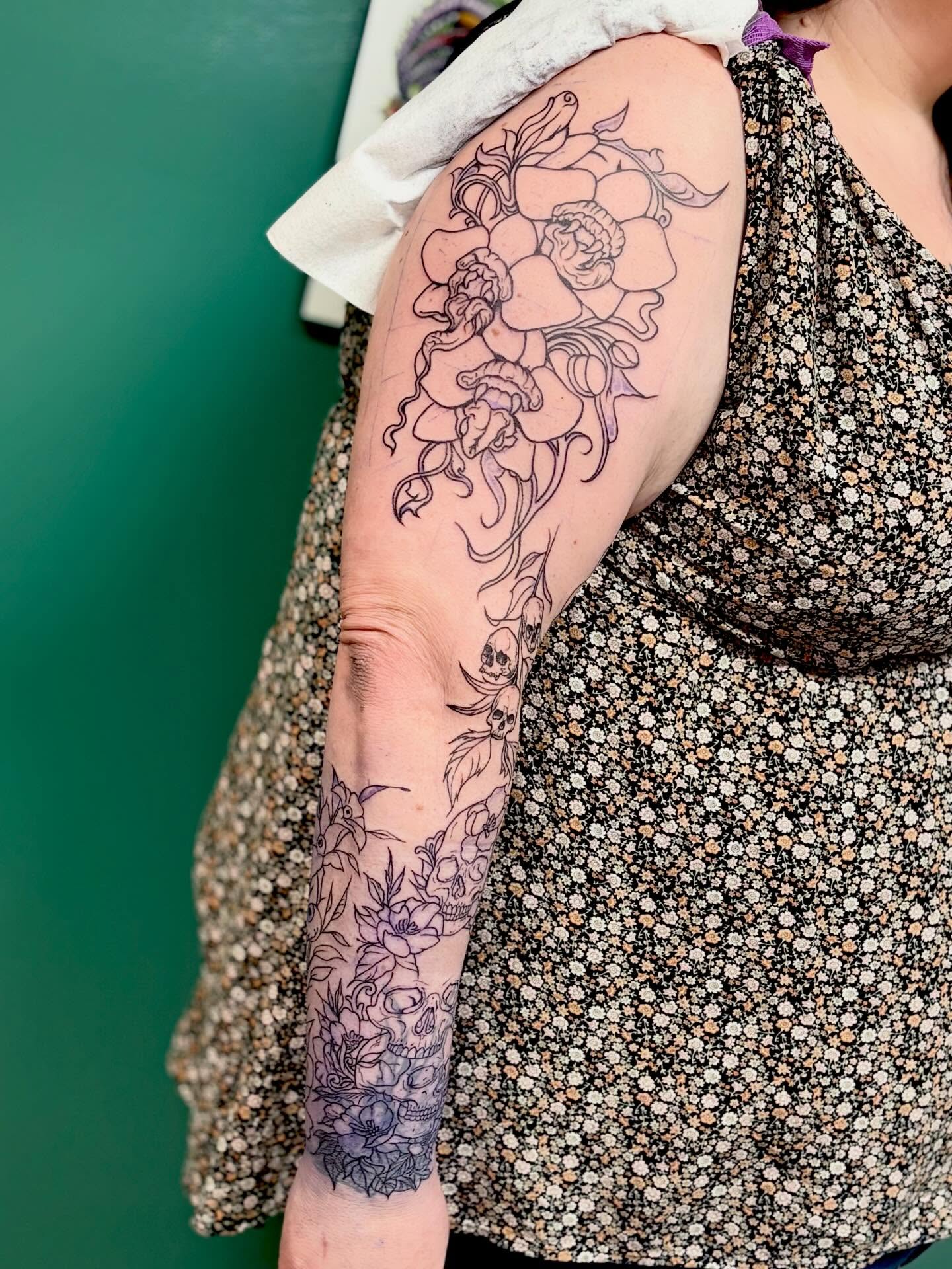 Tattoo by @ciarahofmeisterink — black_and_grey
