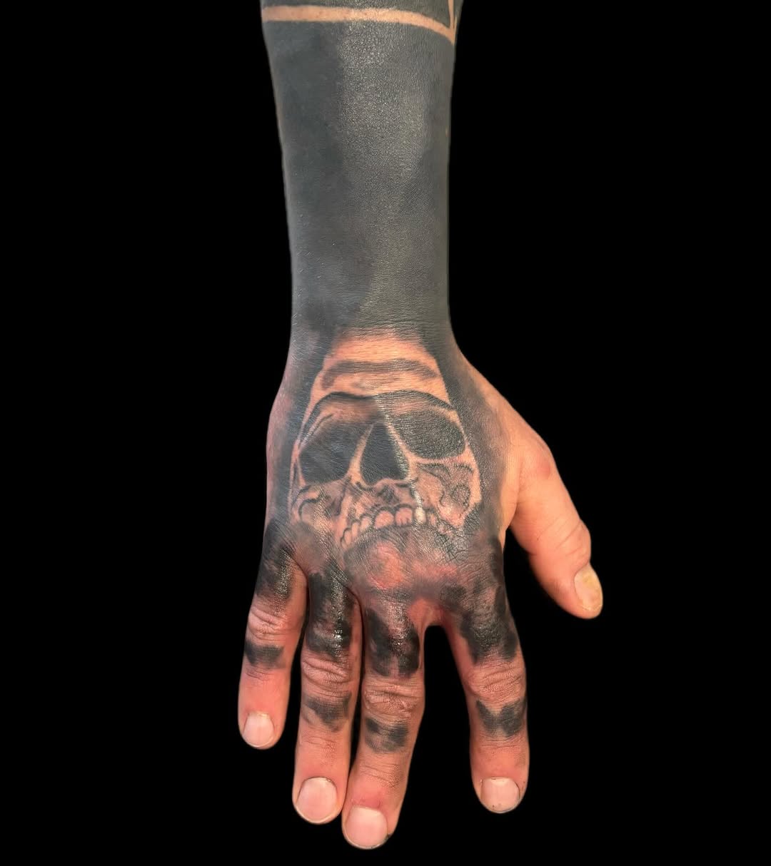 Skull on hand and forearm dark art tattoo on the hand by 𝒯𝒶𝓉𝓈𝑜𝓊𝓁 𝒷𝓎 C𝓁𝒶𝓊𝒹𝒾𝒶