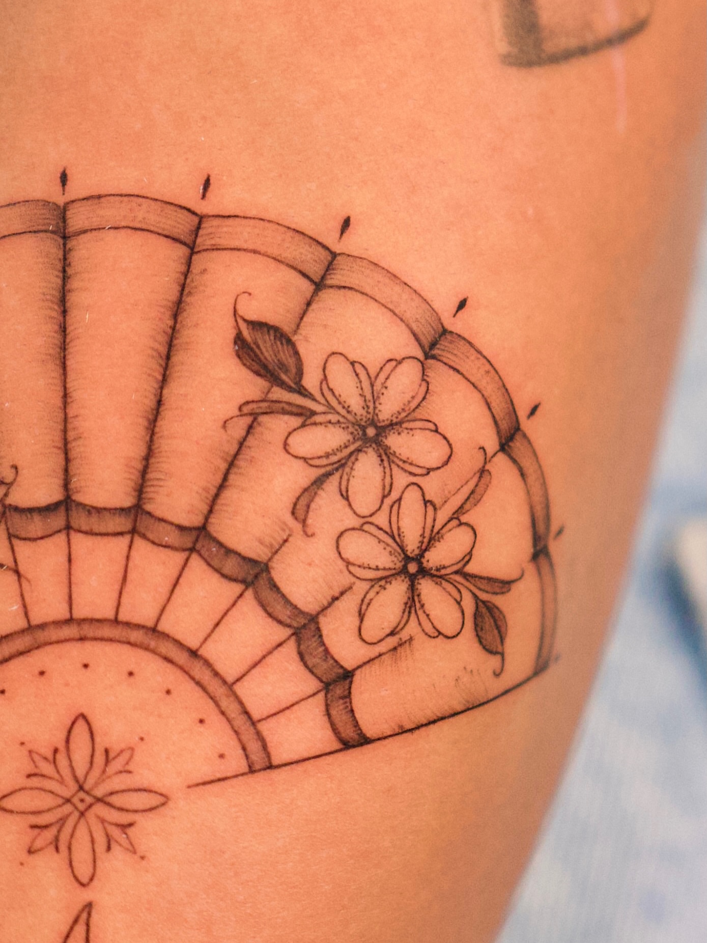Book and flowers black and grey tattoo on the thigh by Tattoo fine line NY