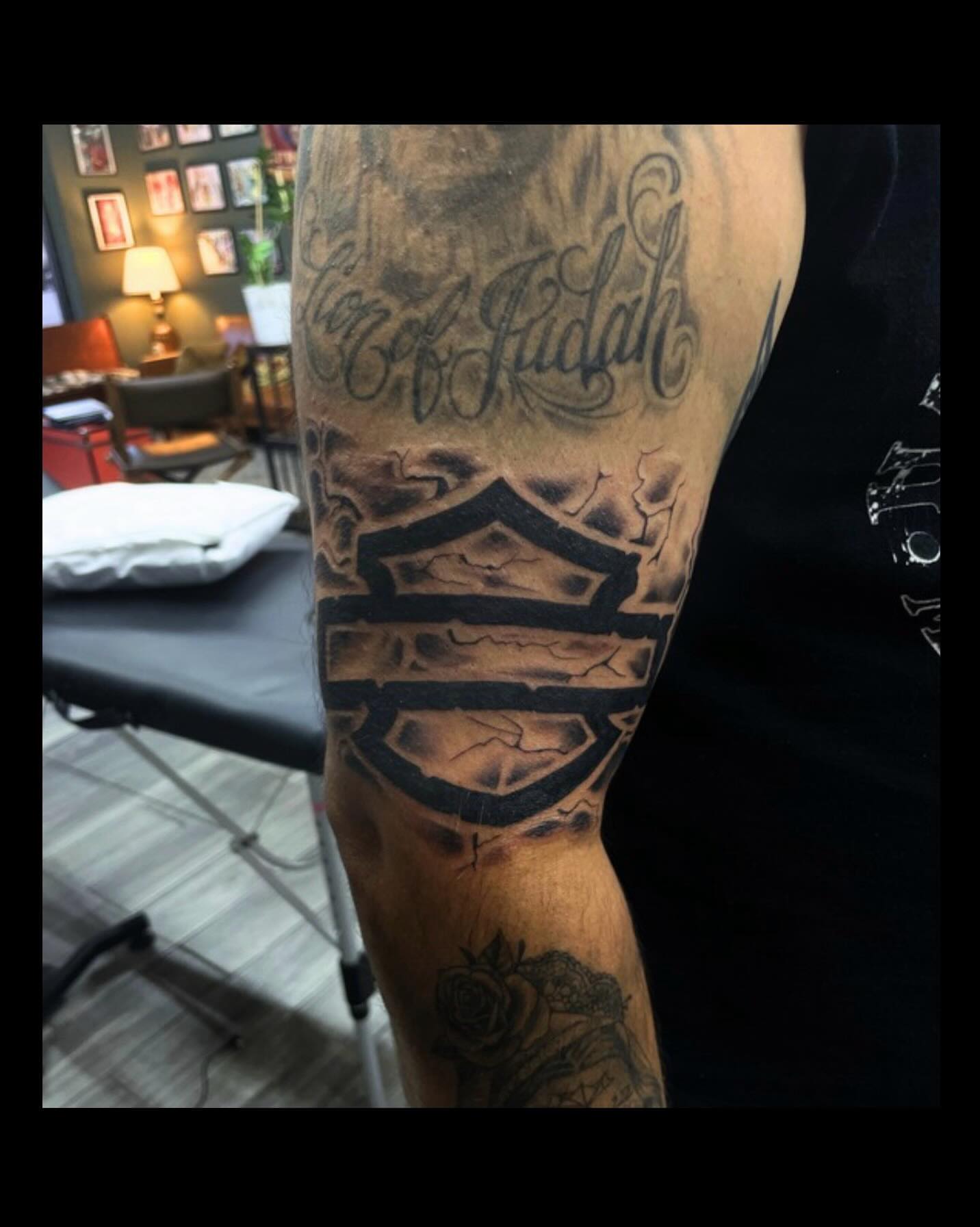 Tattoo by @sheilarosita.tats โ black_and_grey