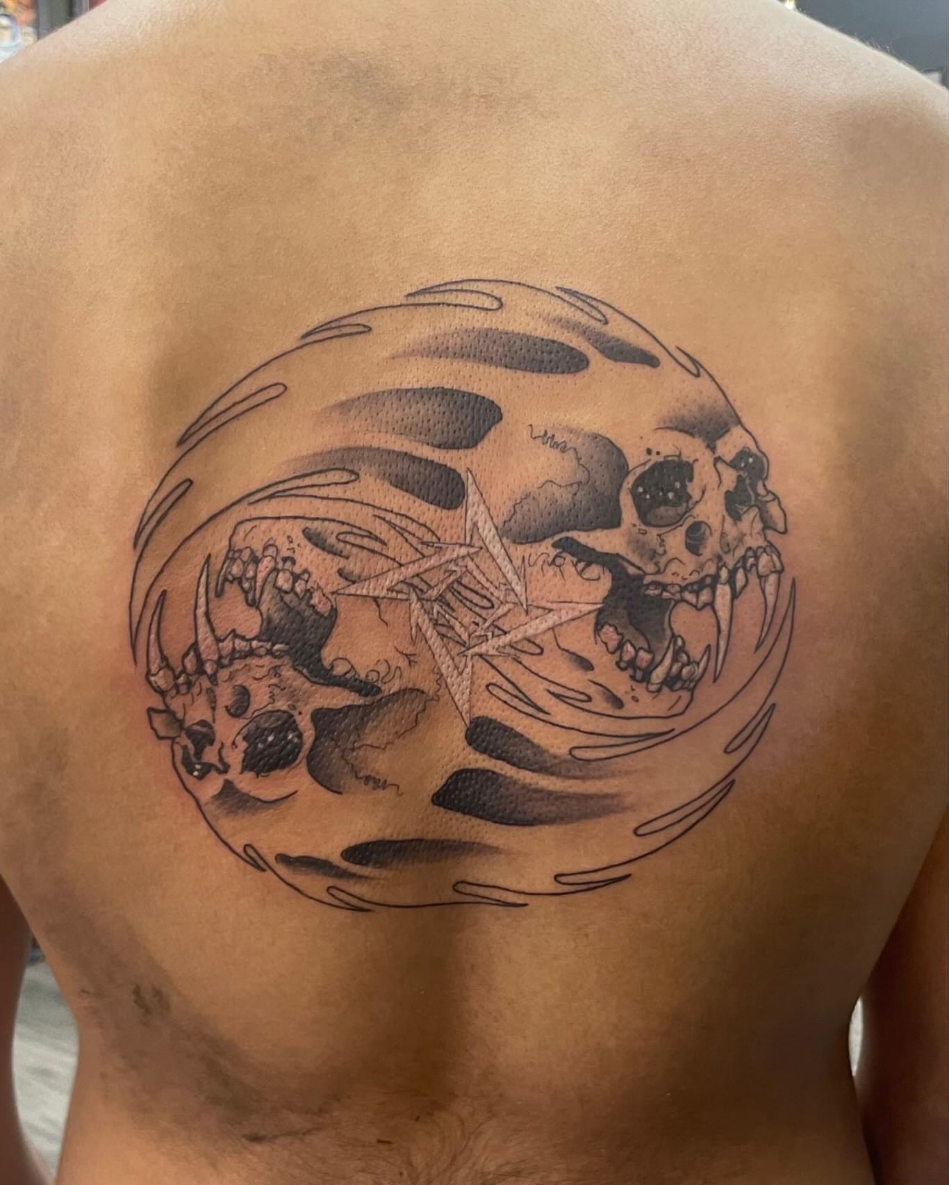 Tattoo by @sheilarosita.tats โ black_and_grey