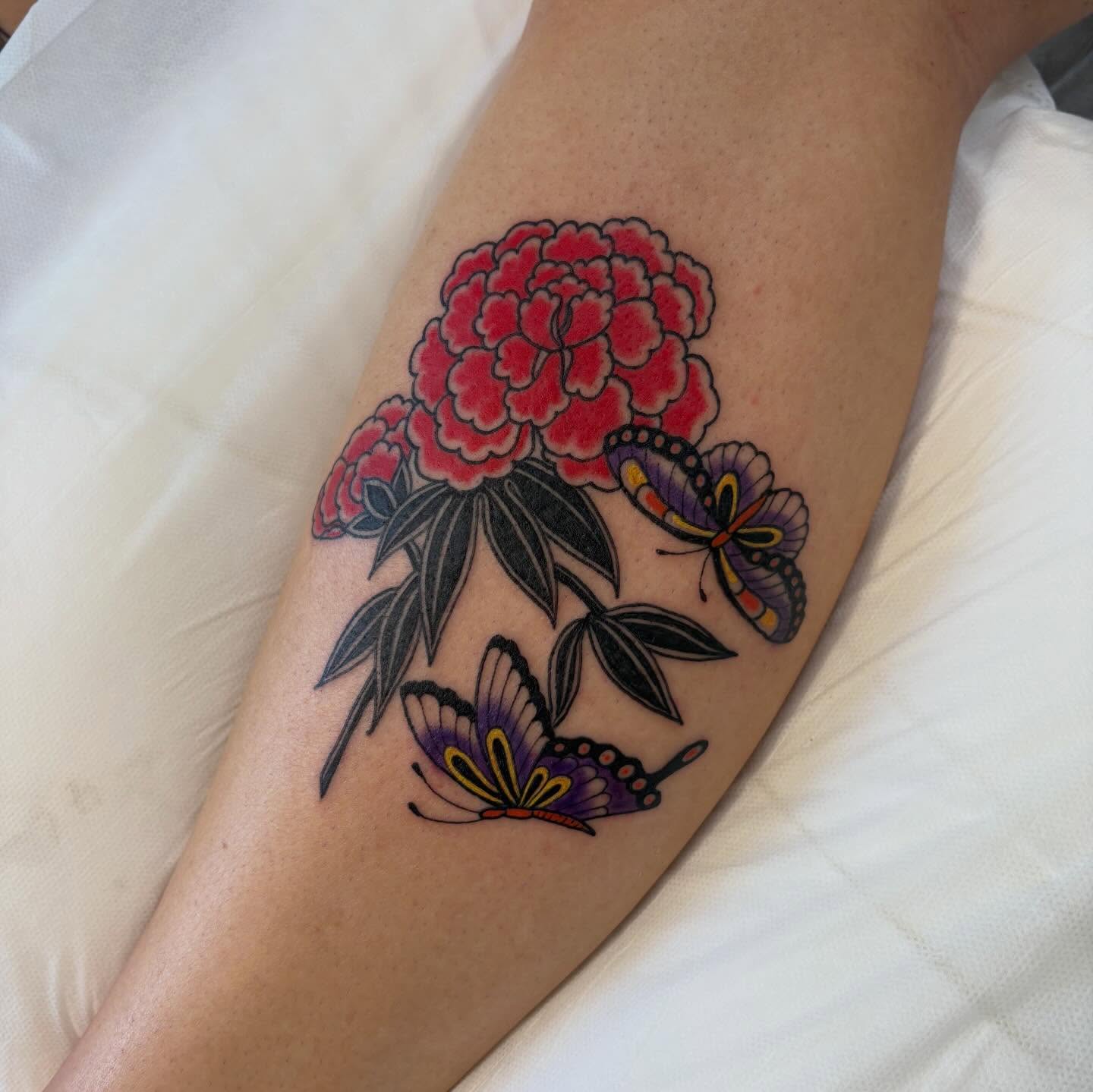 Peony and butterflies American traditional tattoo on the forearm by 𝓰𝓲𝓷𝓪 𝓼𝓮𝓻𝓹𝓮𝓷𝓽𝓲𝓷𝓪