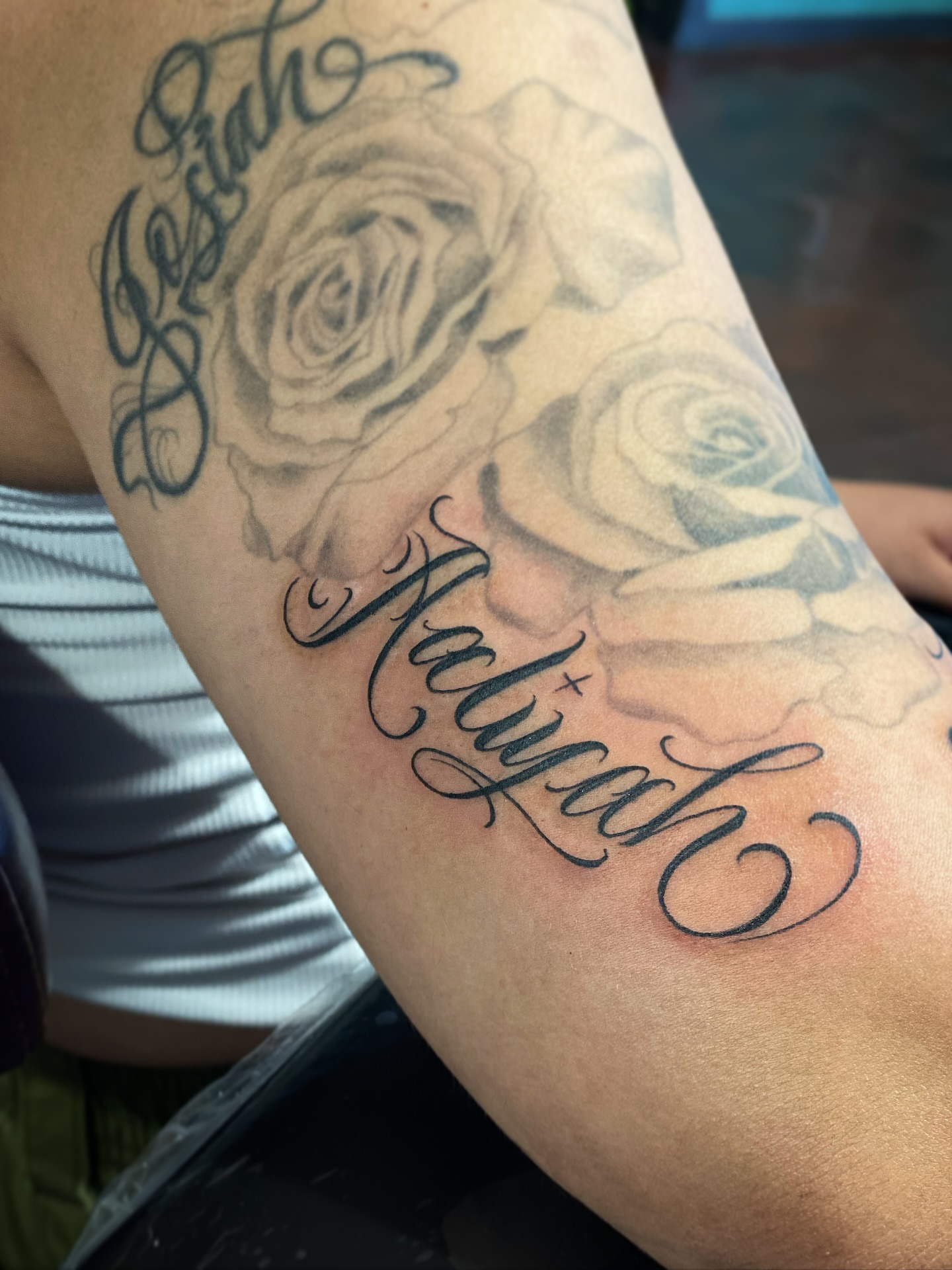 Roses and names black and grey tattoo on the forearm by Lex Miranda