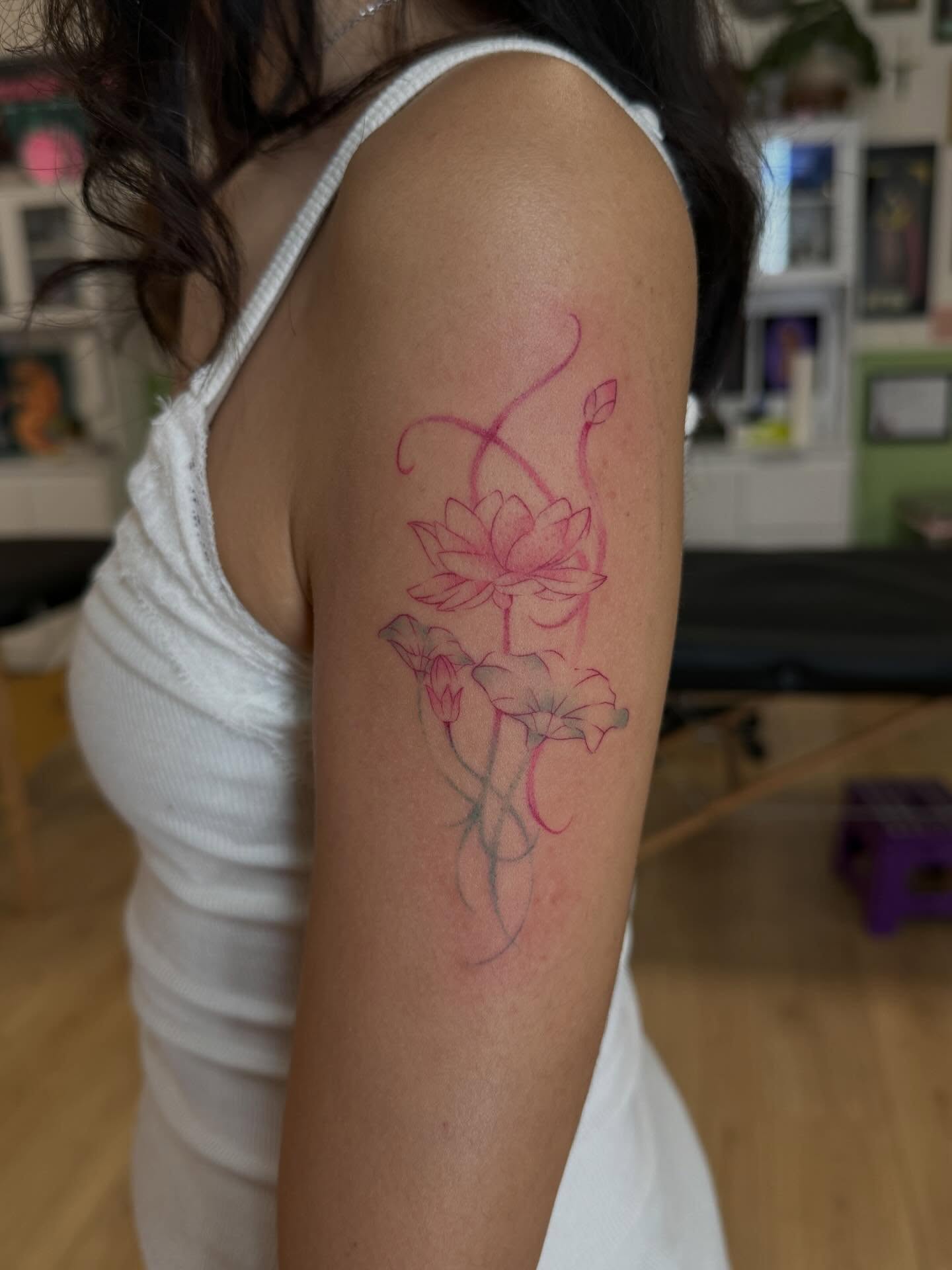 Lotus flowers fine line tattoo on the upper arm by Rachel ˚⊱🪷⊰˚ 芷若, Des Moines, Iowa