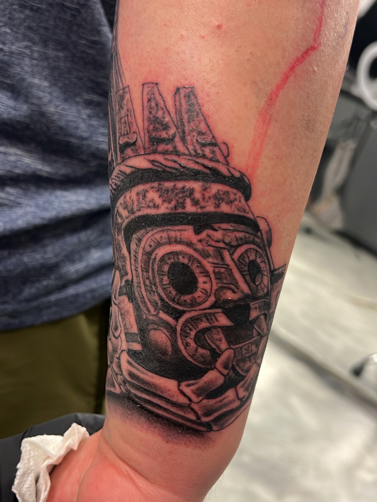 Tattoo by @edgar_bigserio_tattoo — black_and_grey