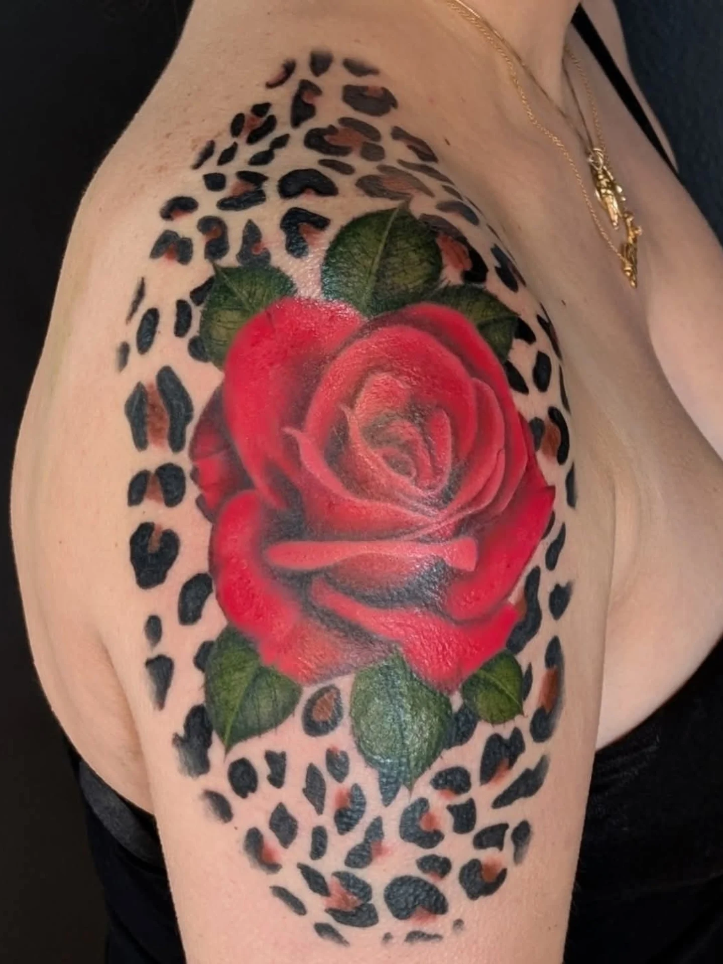 Red rose realism tattoo on the shoulder by π²π°πket