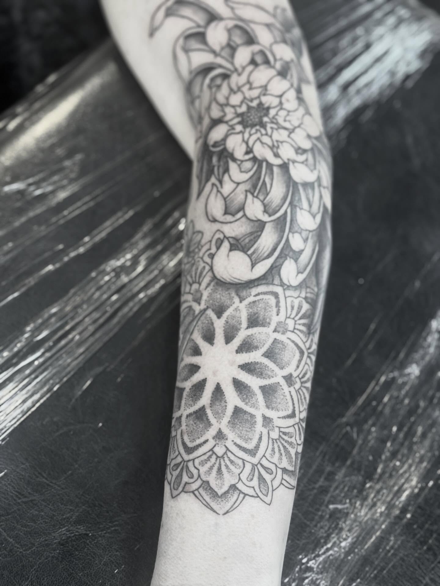 Tattoo by @carissaetattoos — black_and_grey, geometric