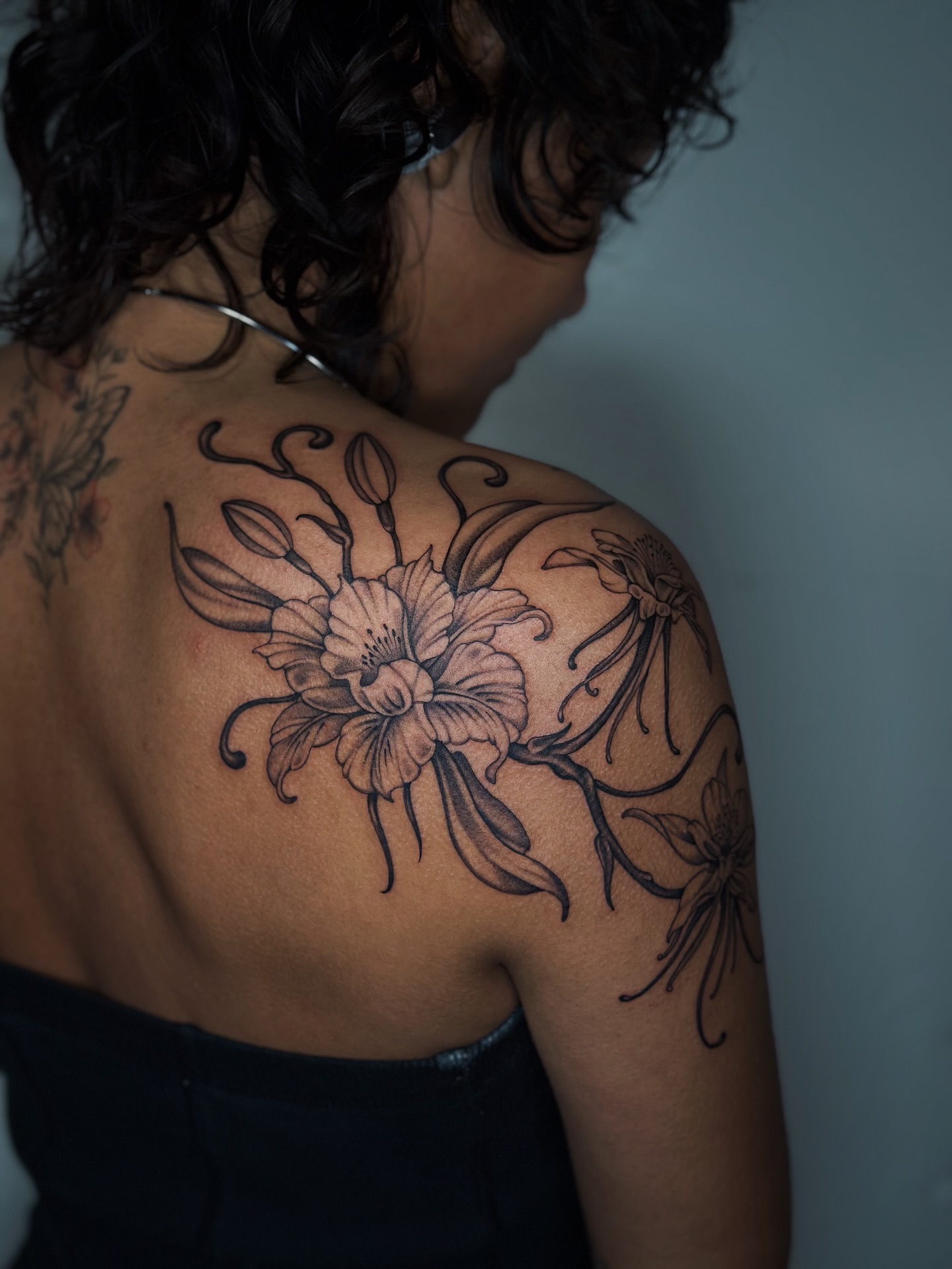 Flower black and grey tattoo on the shoulder by Lauryn Jenesis