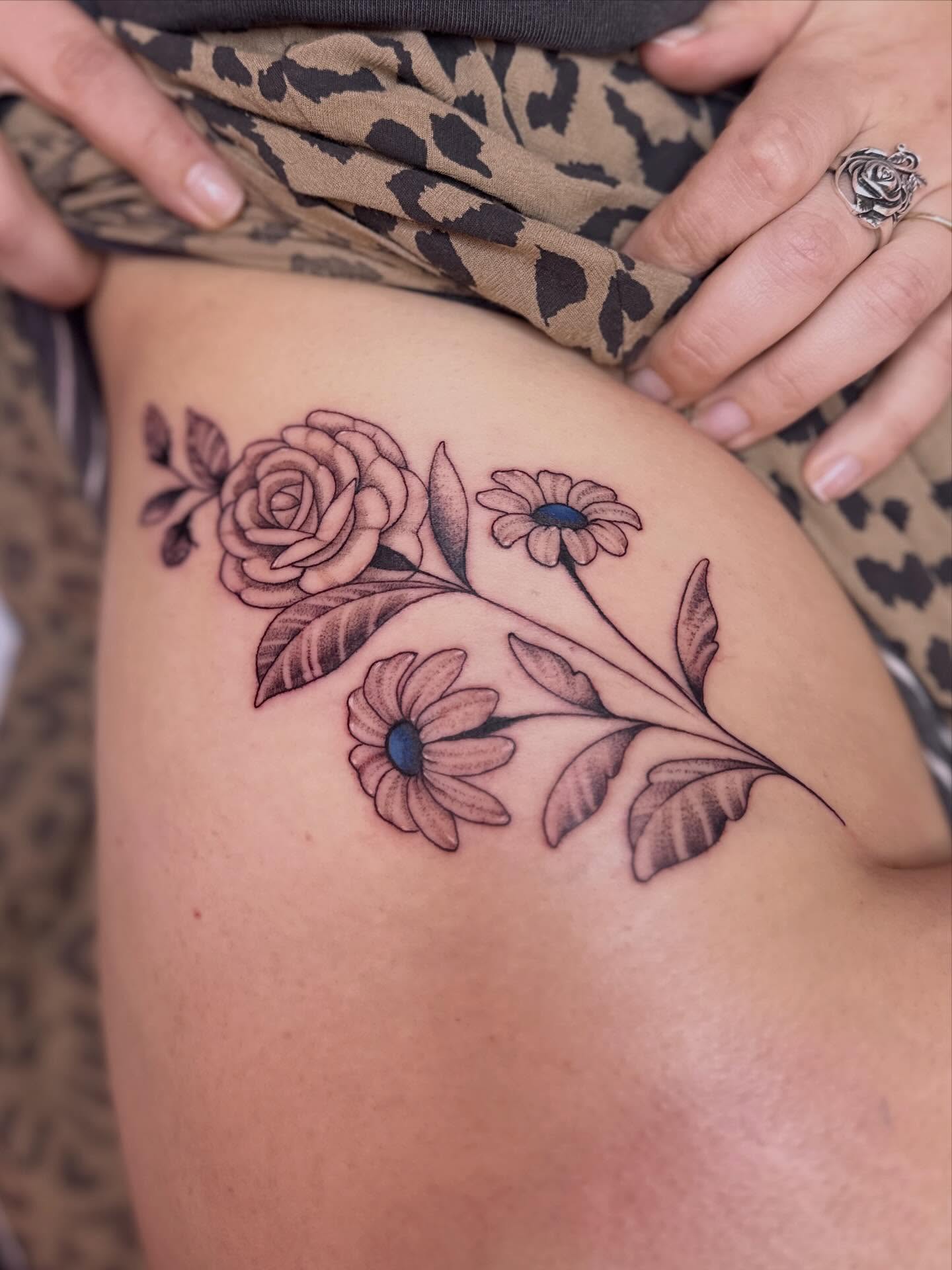 Floral arrangement black and grey tattoo on the thigh by Dani Di Pietrantonio