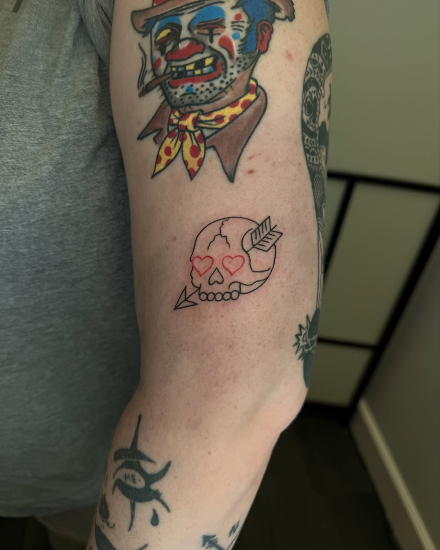 Tattoo by @puratinta4u — american_traditional, dotwork