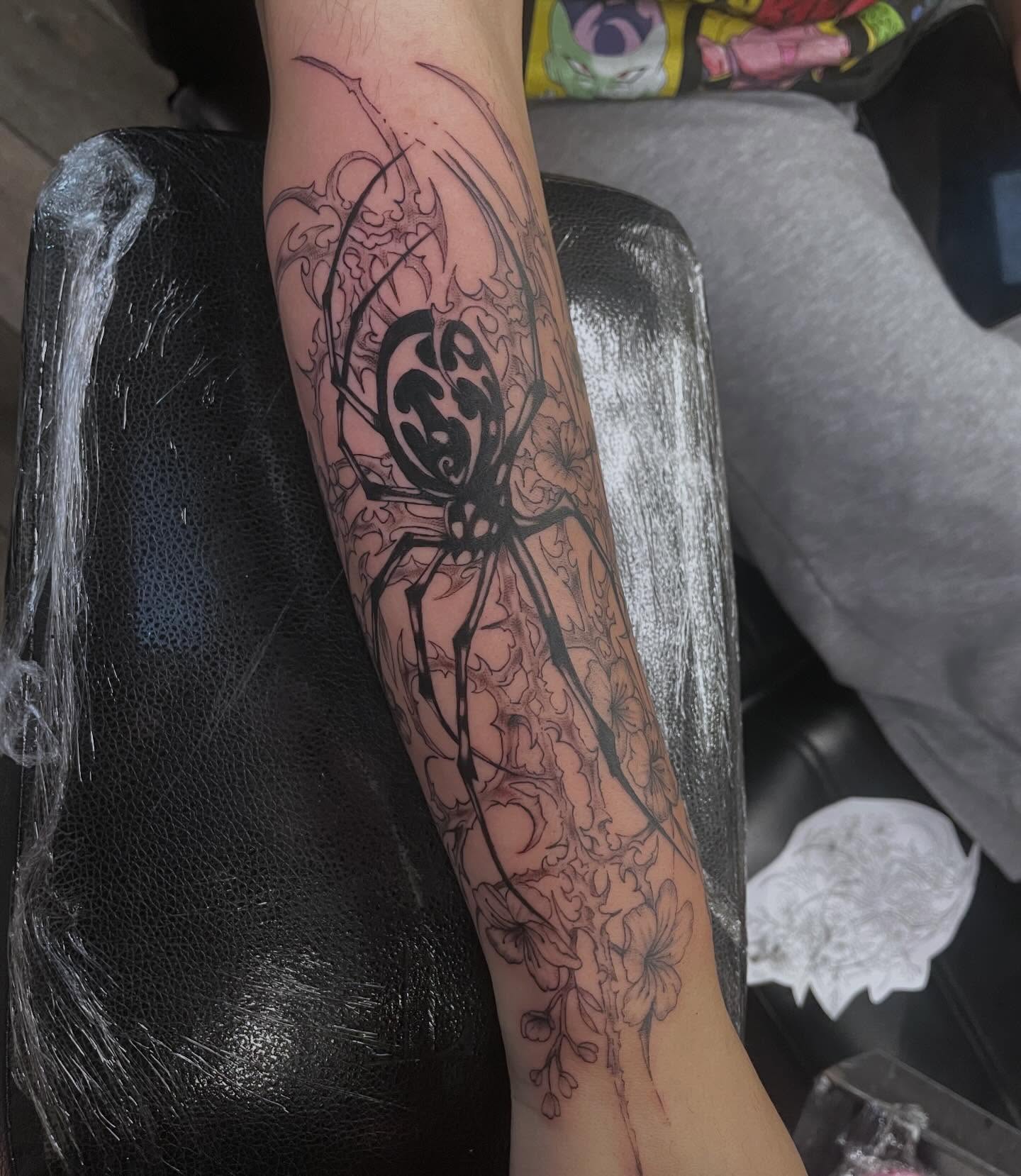 Tattoo by @tattoomebella β black_and_grey, geometric