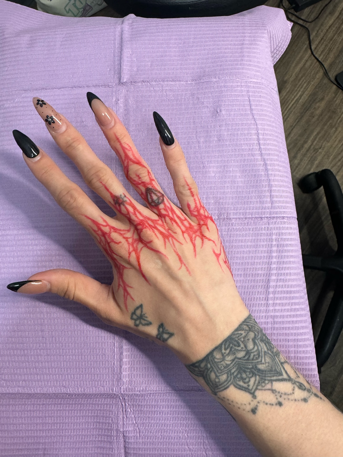 Tattoo by @ilenadoodles β dotwork