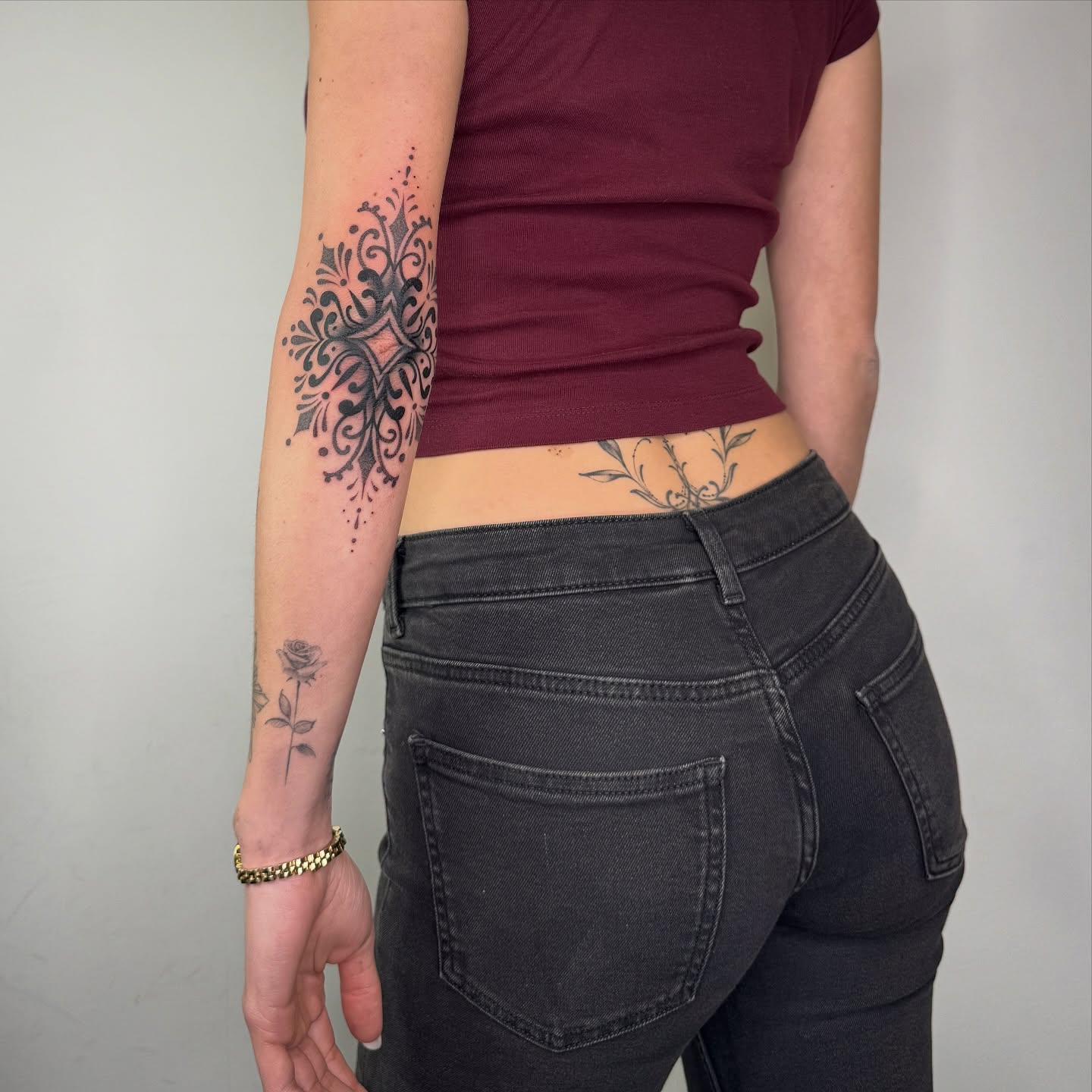 Tattoo by @ermetica_tattoo — black_and_grey