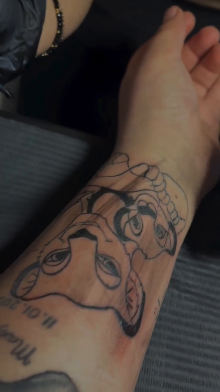 Lion cub face minimalist tattoo on the forearm by 𝒯𝒶𝓉𝓈𝑜𝓊𝓁 𝒷𝓎 C𝓁𝒶𝓊𝒹𝒾𝒶