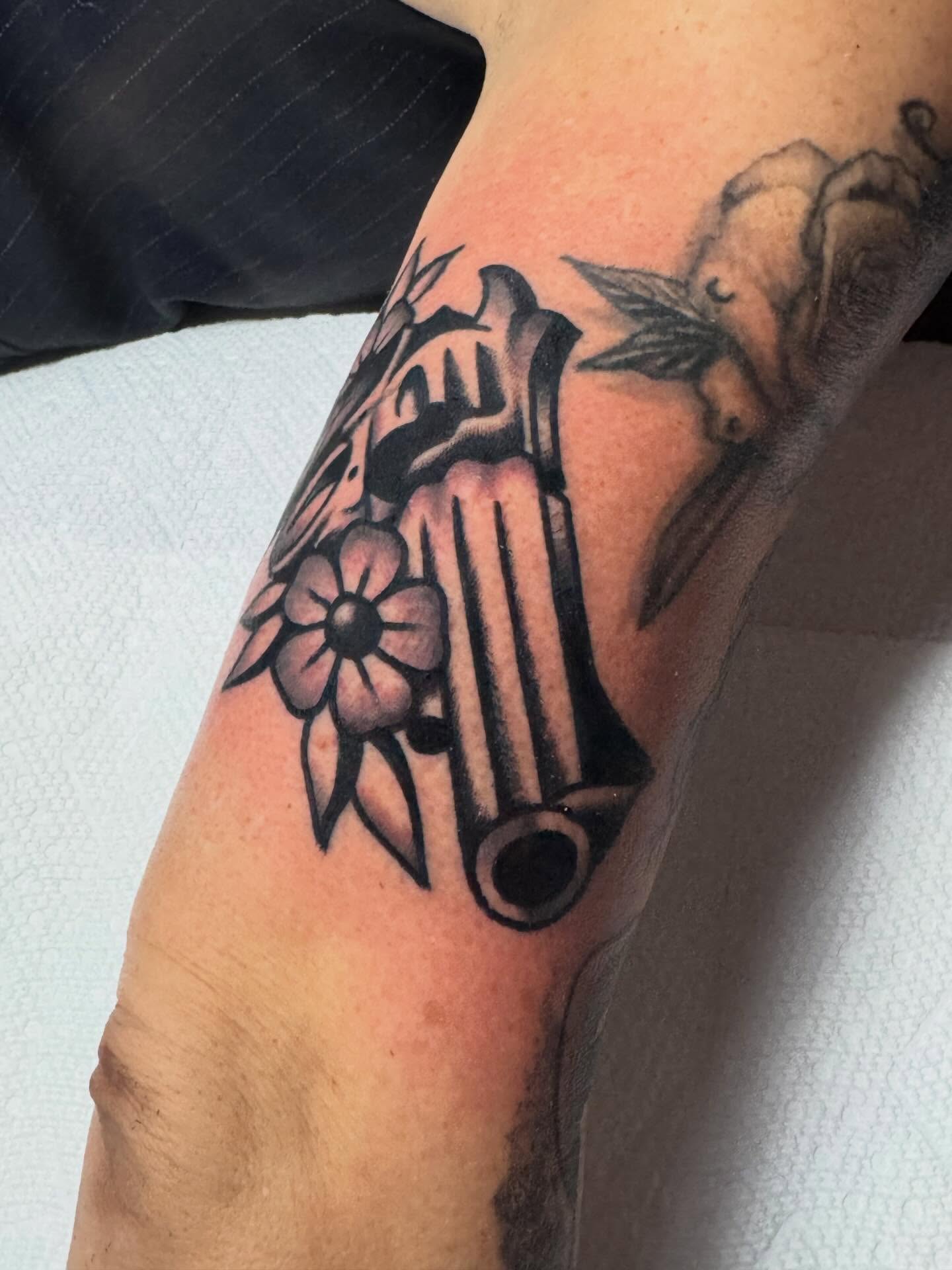 Tattoo by @tat2vandal โ black_and_grey