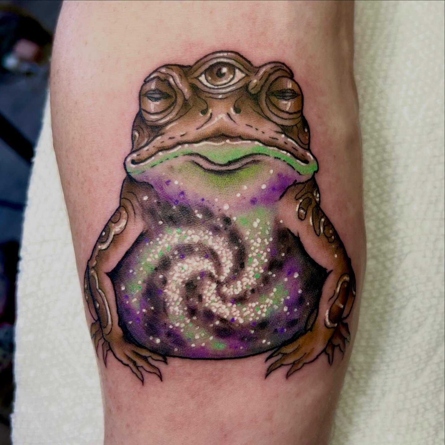Toad realism tattoo on the thigh by darklord_666