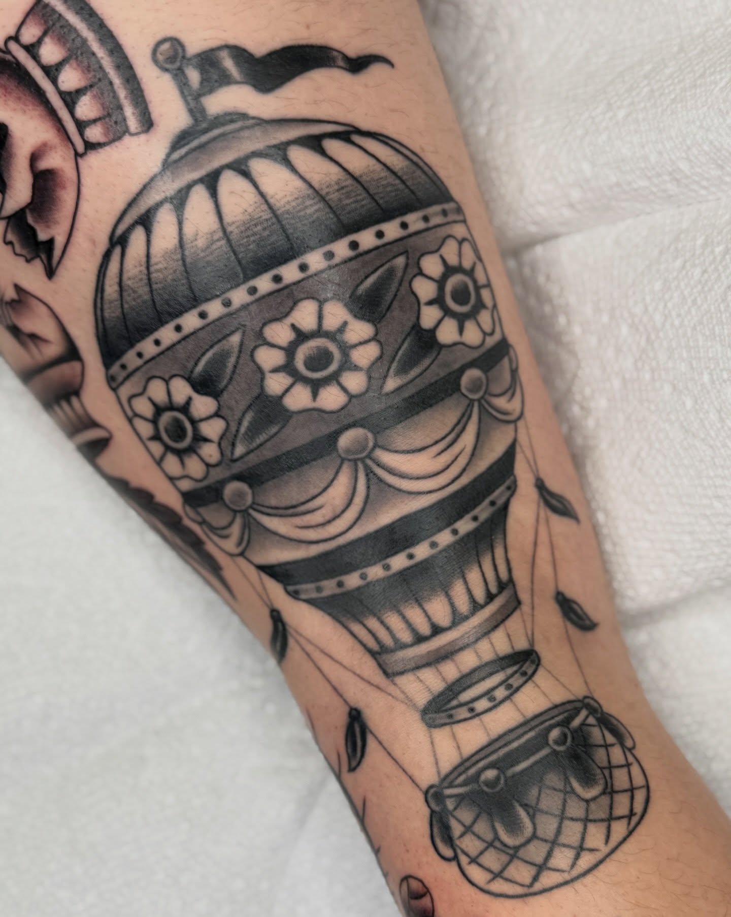 Tattoo by @yuriabreutattoo — american_traditional, black_and_grey