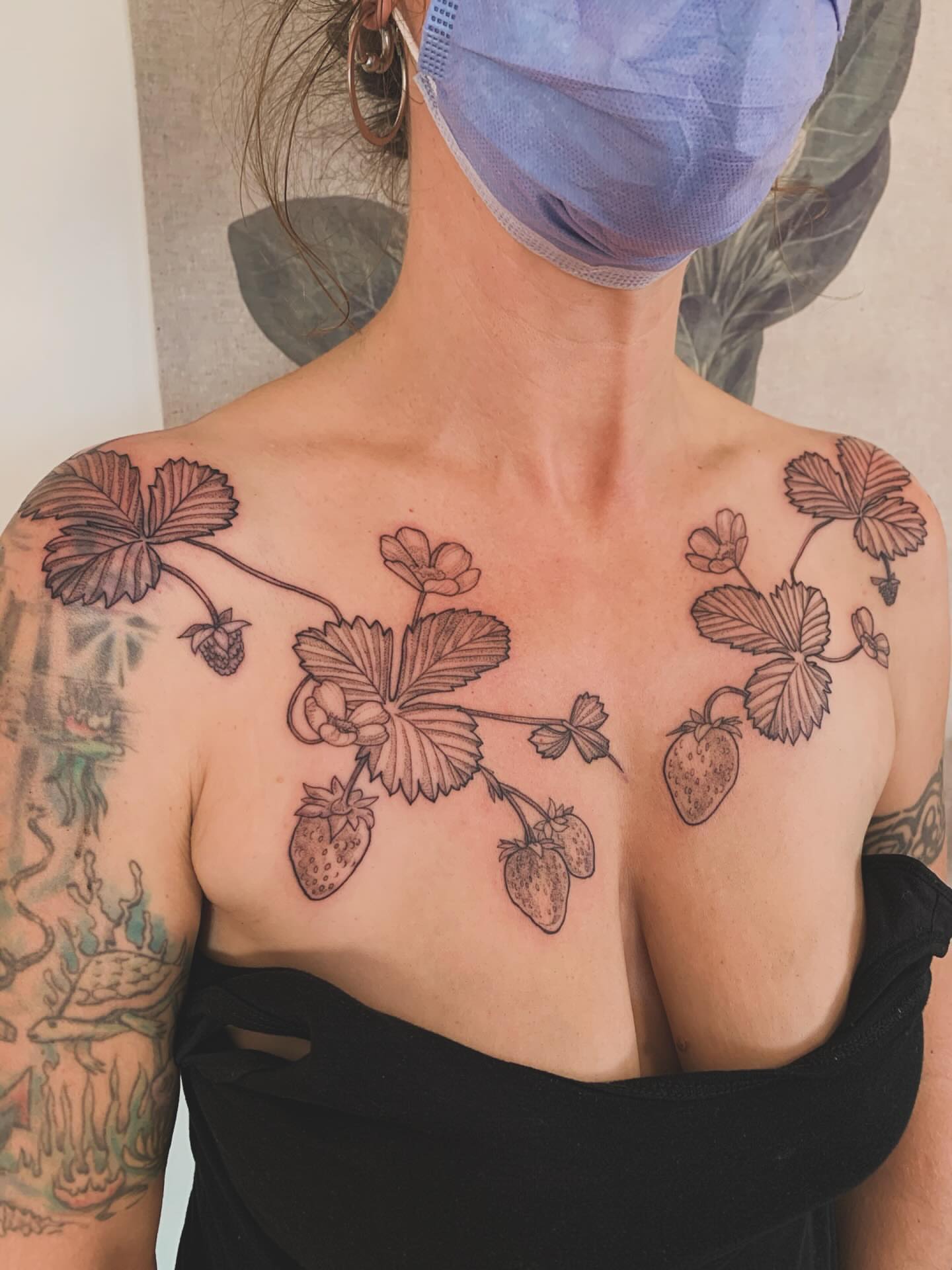 Tattoo by @peripeteiah — black_and_grey
