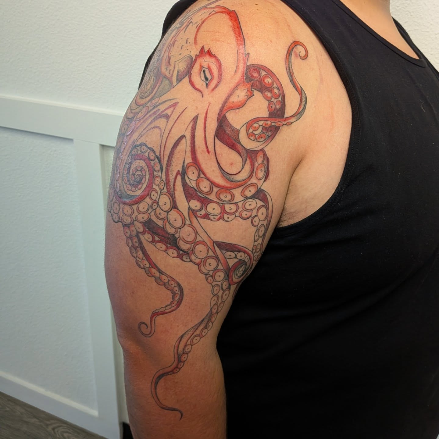 Octopus dotwork tattoo on the shoulder by Ana Cielo Dueñas🌿Fernewt🌿Tattoo Artist🌿