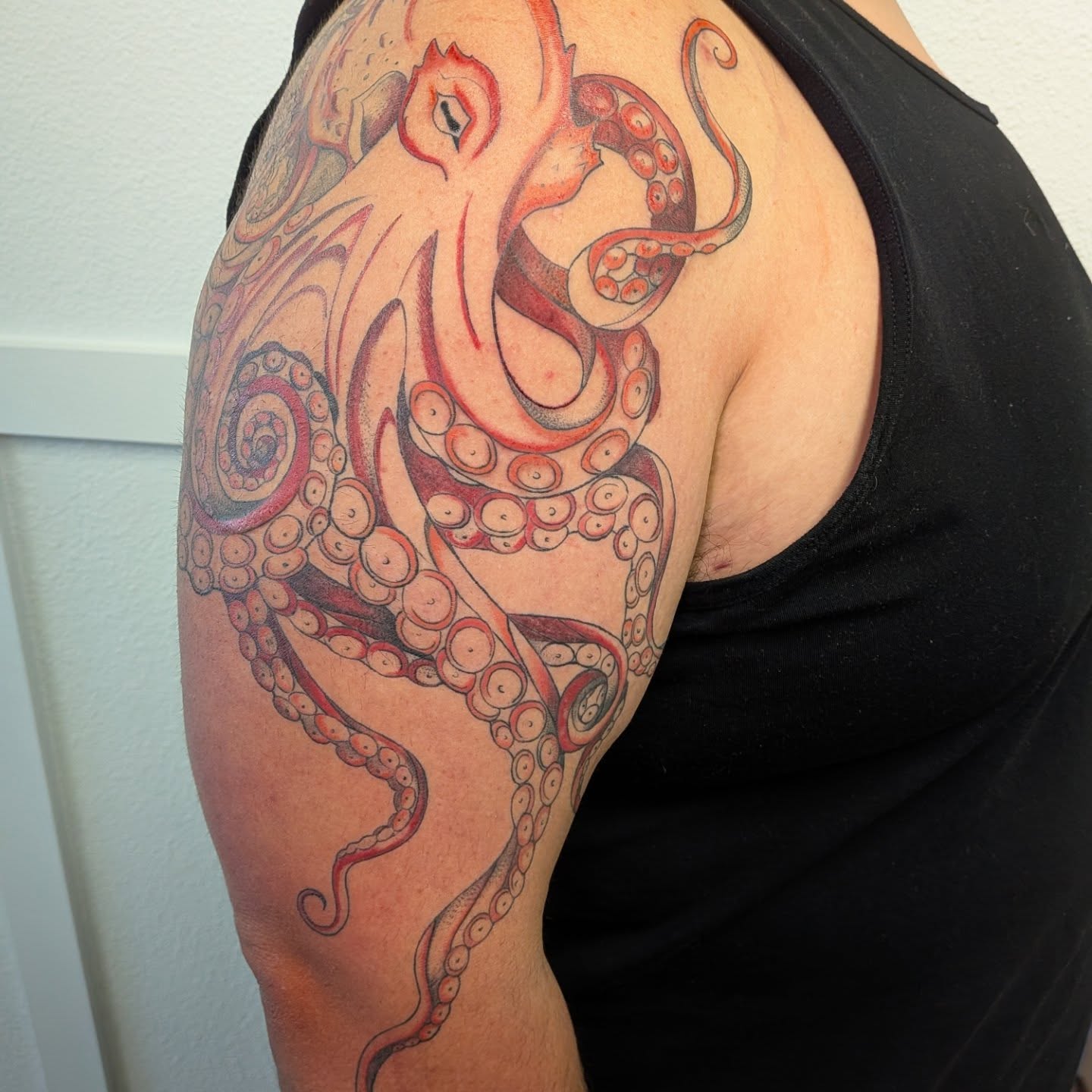 Tattoo by @fernewt — dotwork, realism