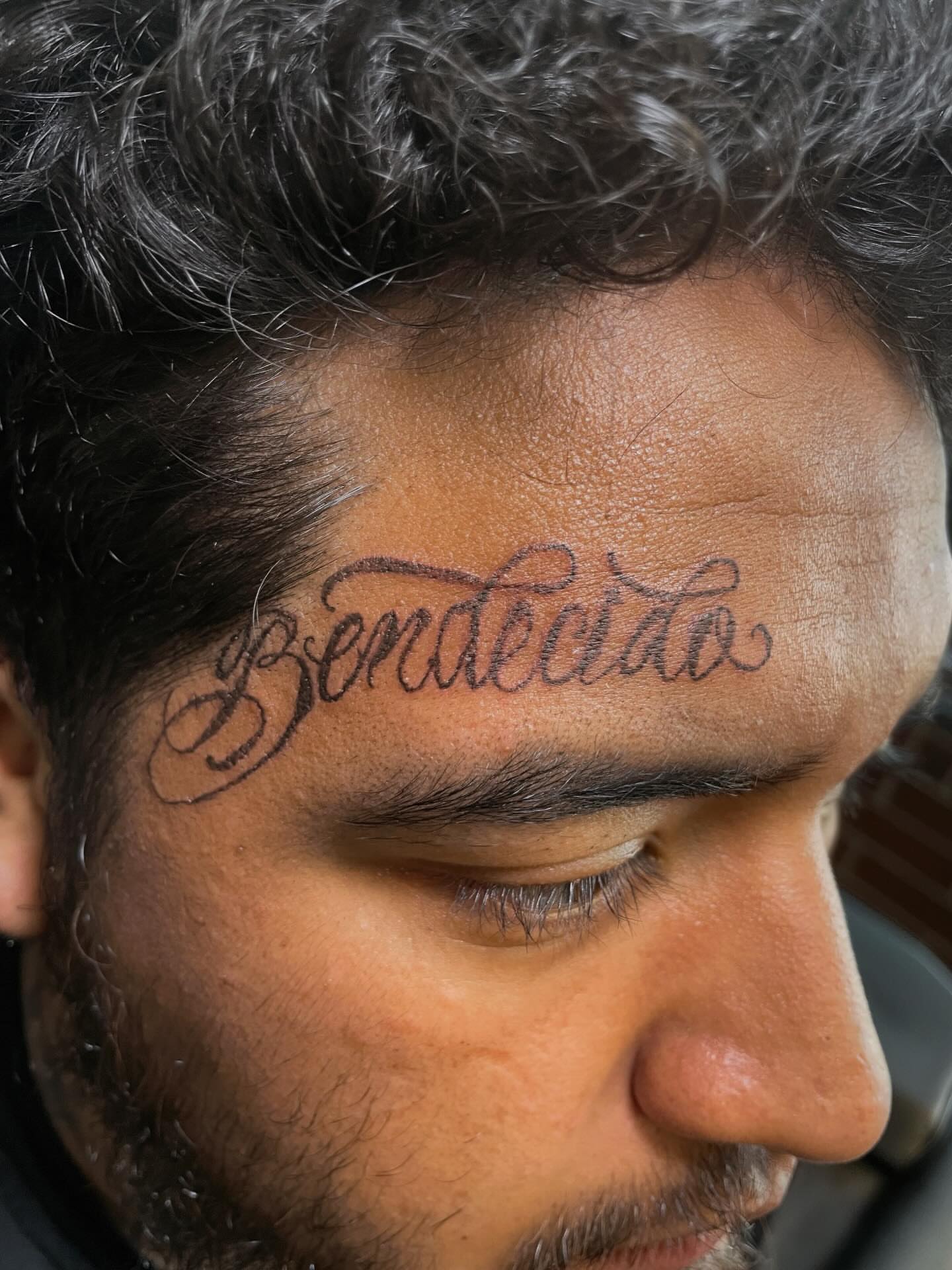 Benedicção lettering script tattoo on the head by 𝚃𝙰𝚃𝚃𝙾𝙾 𝙰𝚁𝚃𝙸𝚂𝚃, Charlotte, North Carolina