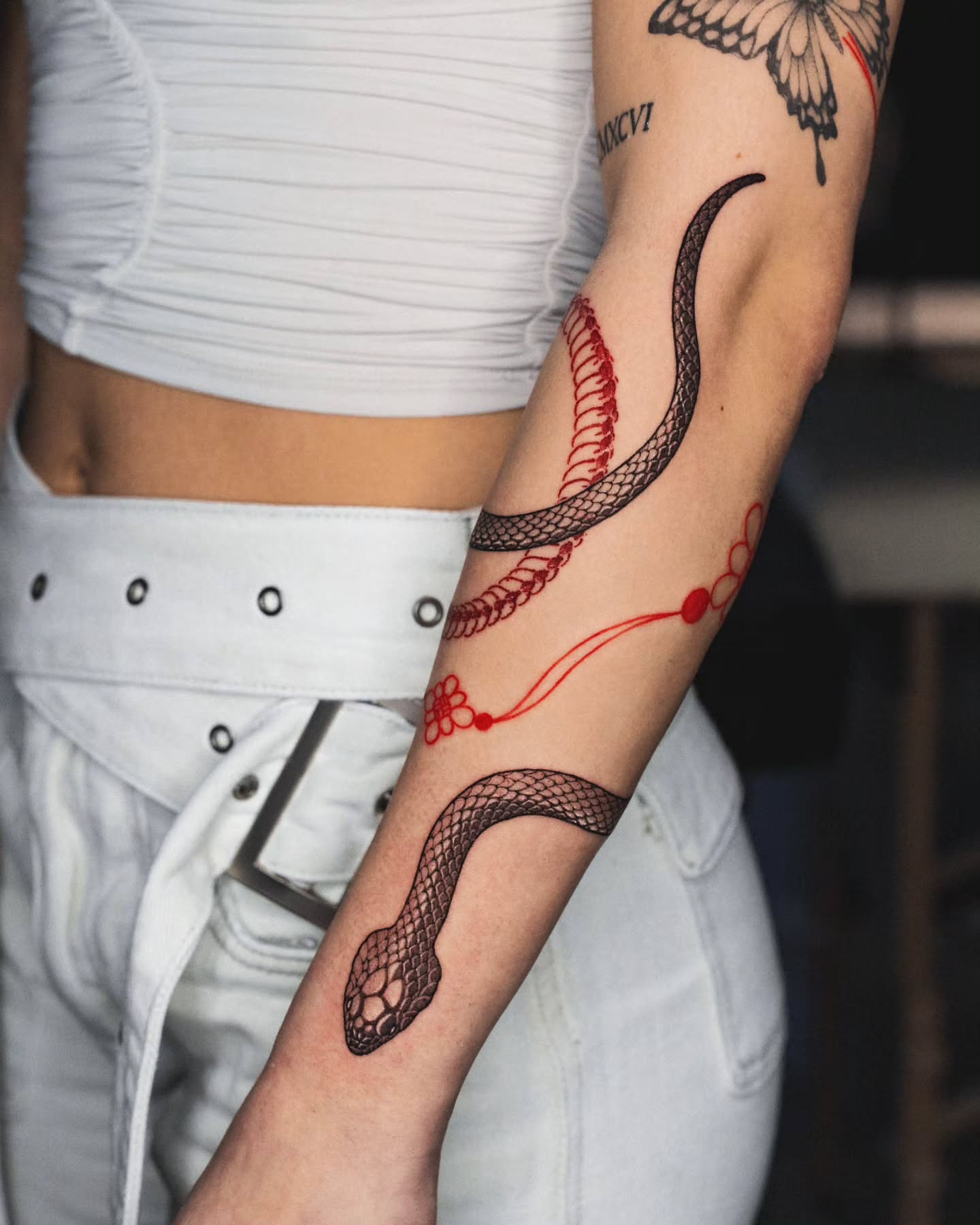 Snake black and grey tattoo on the forearm by 쿠노 Koono snaketattoo