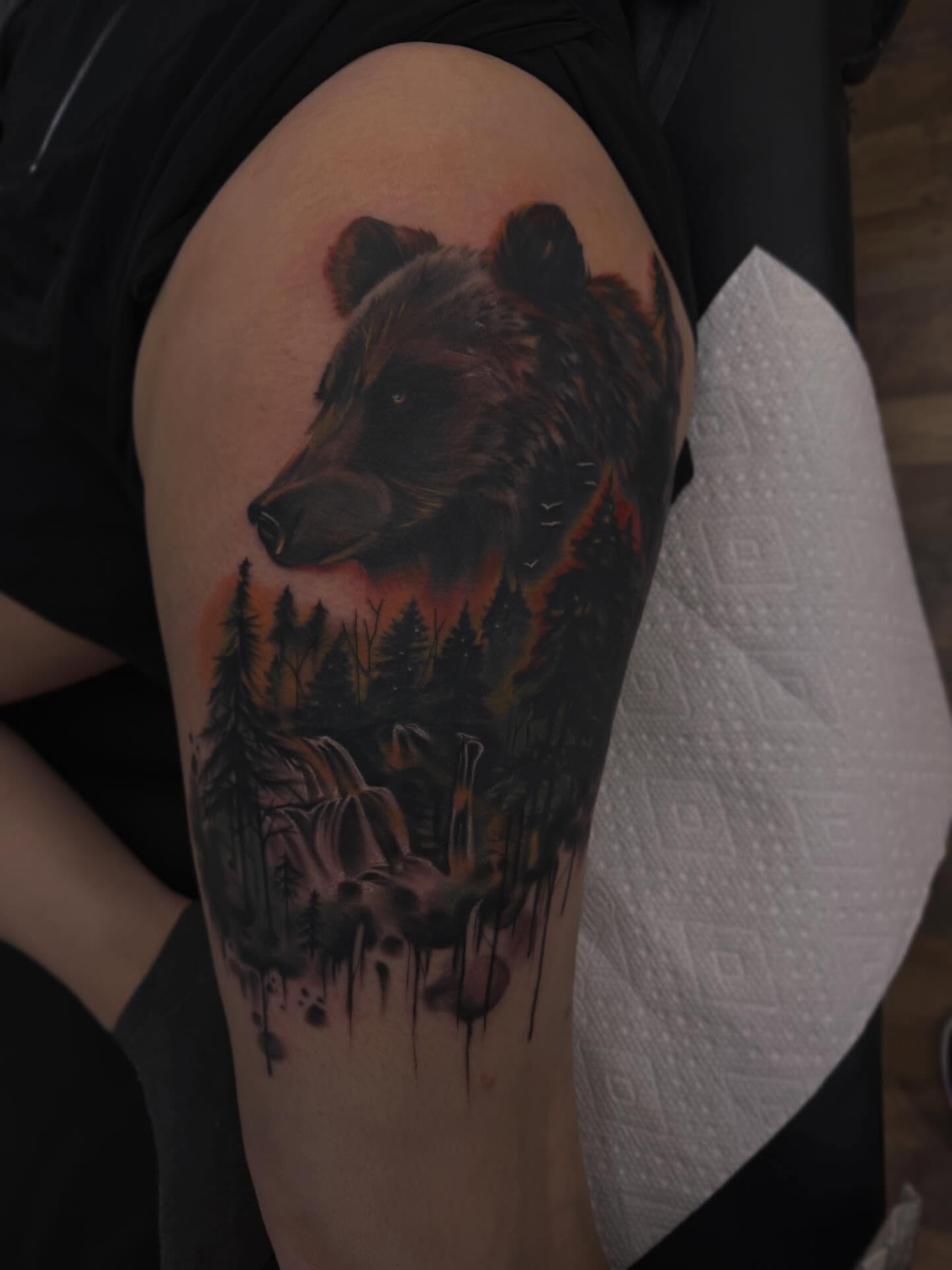 Bear realism tattoo on the thigh by Waylen Foster