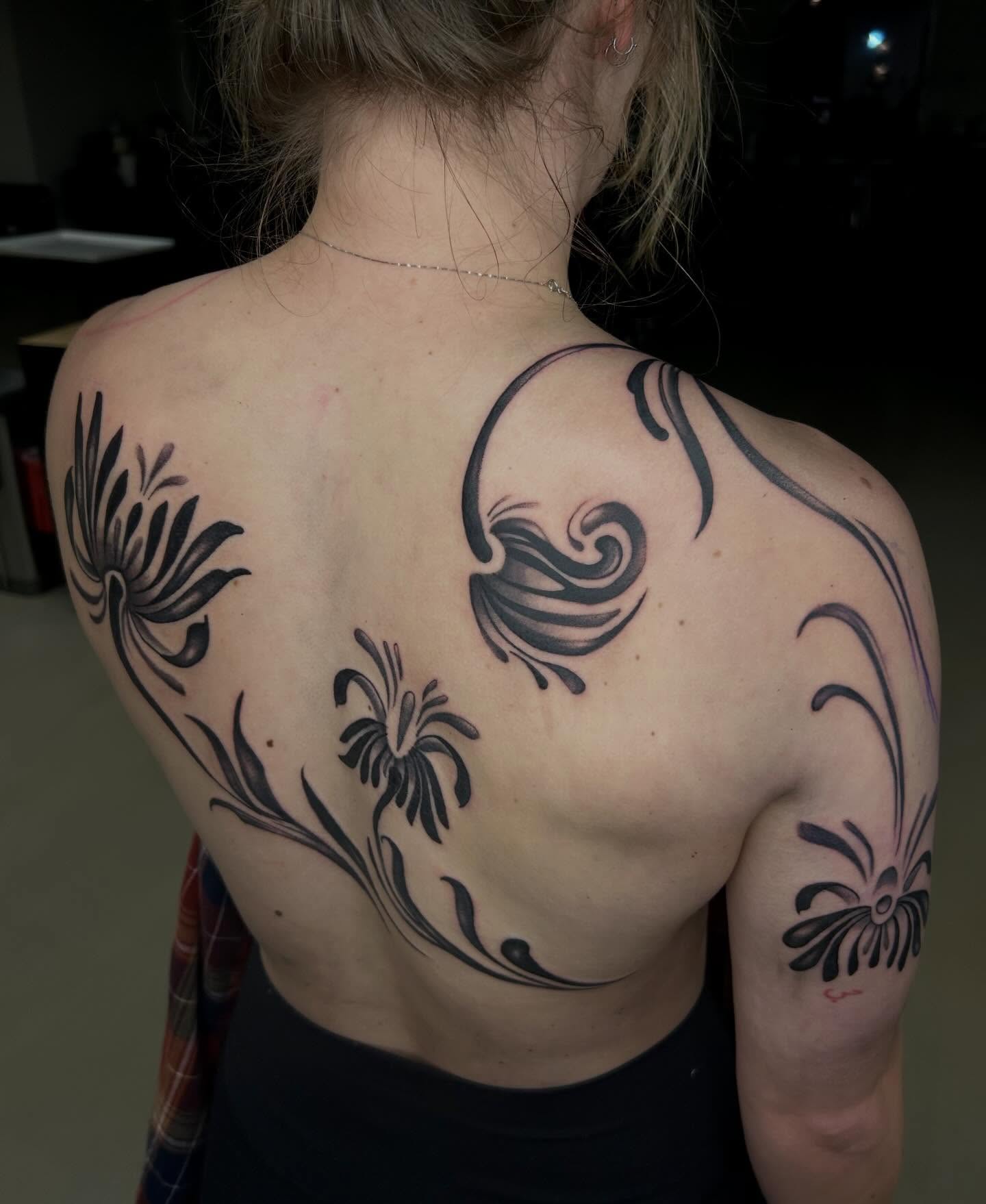 Floral black and grey tattoo on the back by Haleigh Cunningham, Charlotte, North Carolina