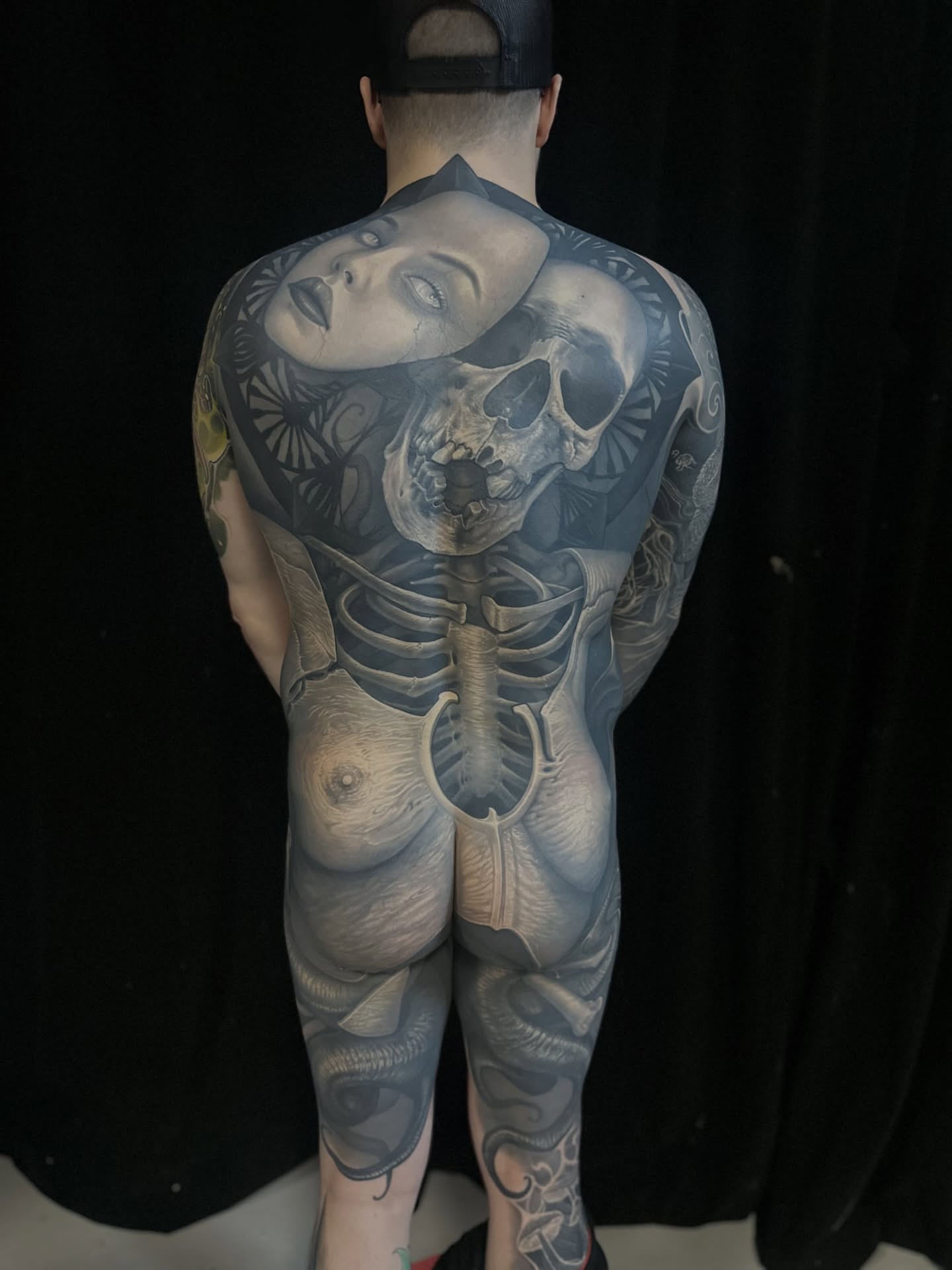 Female figure and skull realism tattoo on the back by Gabriel Londis