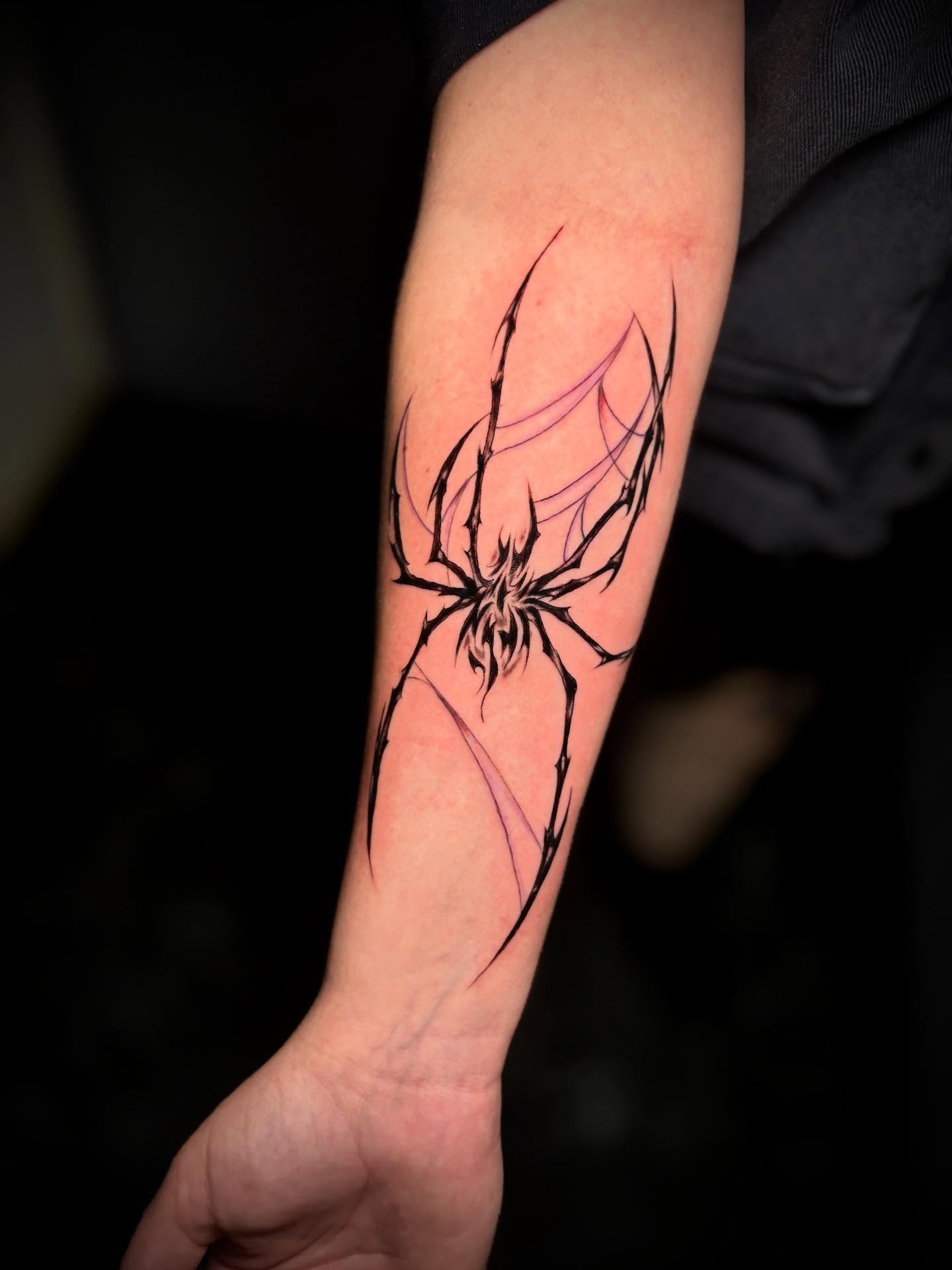 Tattoo by @tattoosbypatt_ — geometric