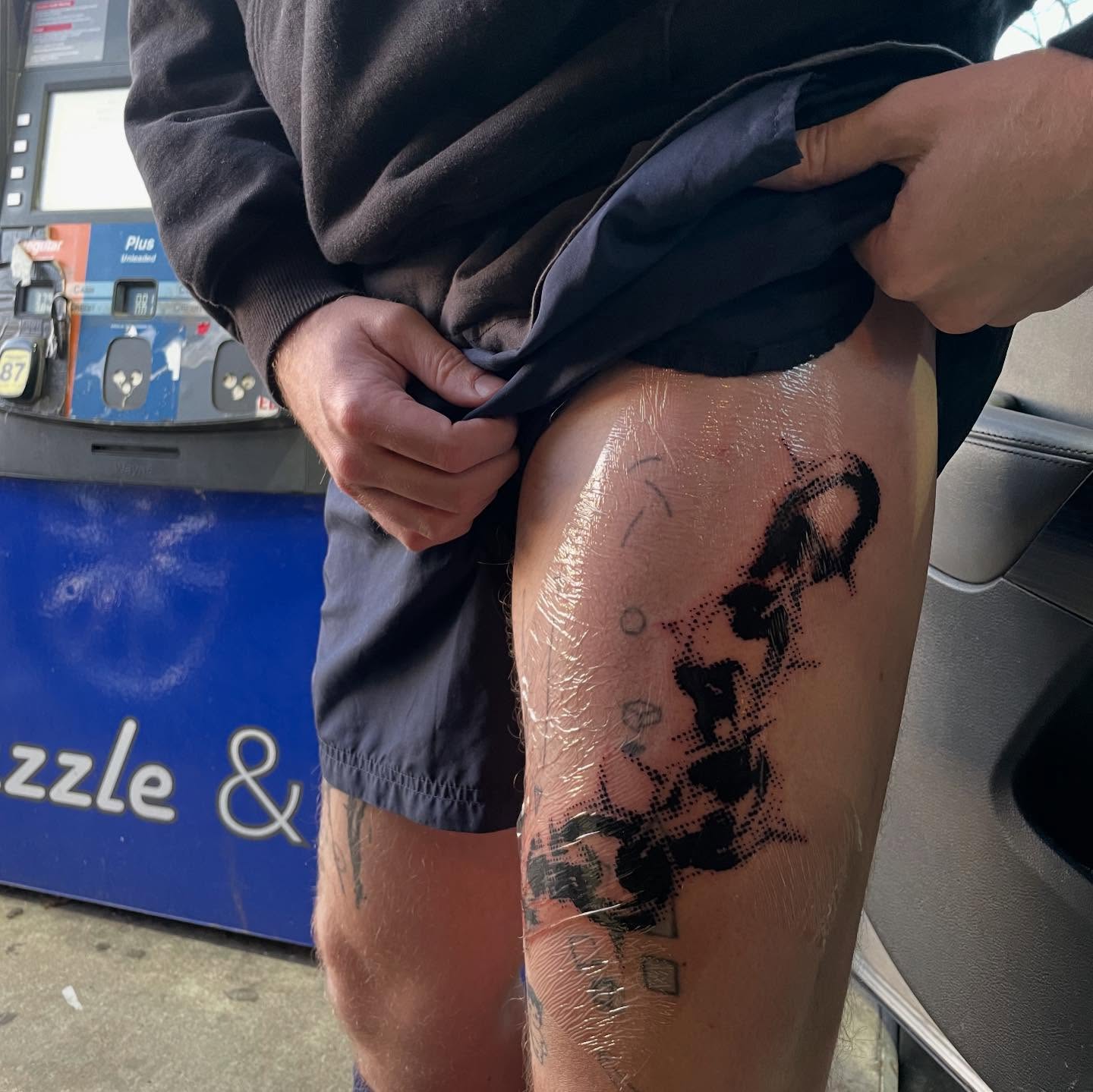 Abstract pattern dotwork tattoo on the thigh by bisabuelita