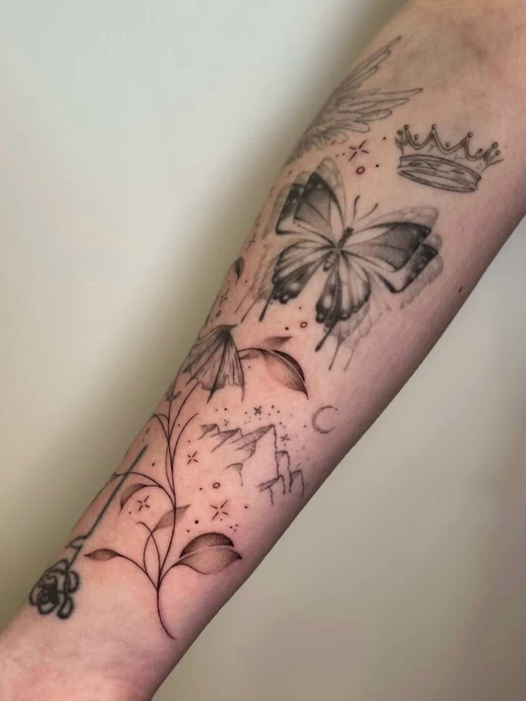 Tattoo by @bycristaliana — black_and_grey
