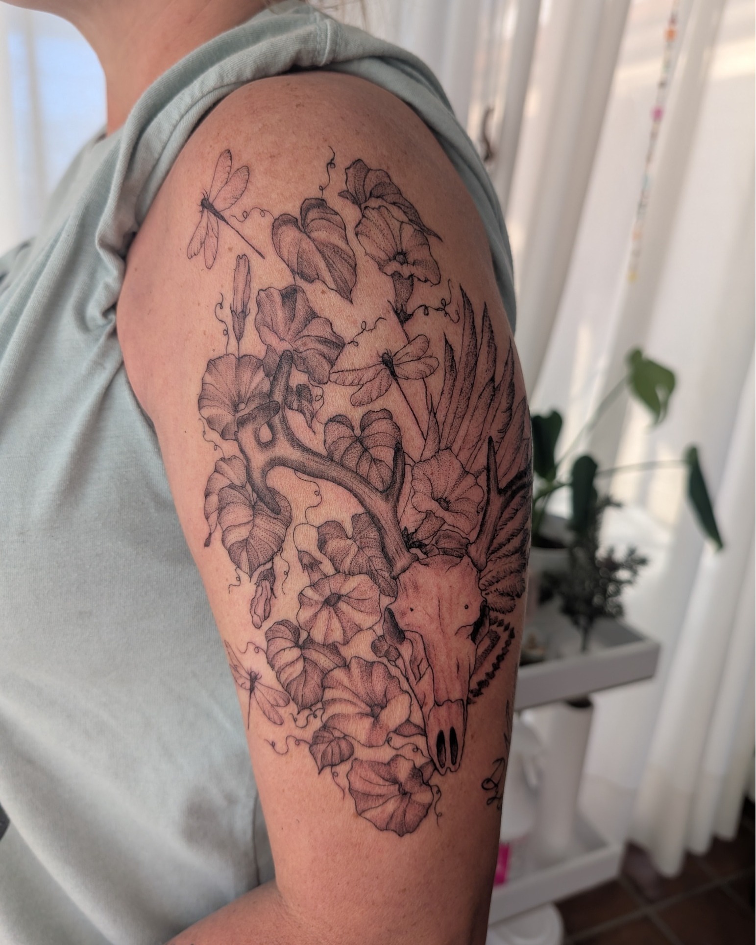 Tattoo by @tattoosbyminda โ black_and_grey, realism