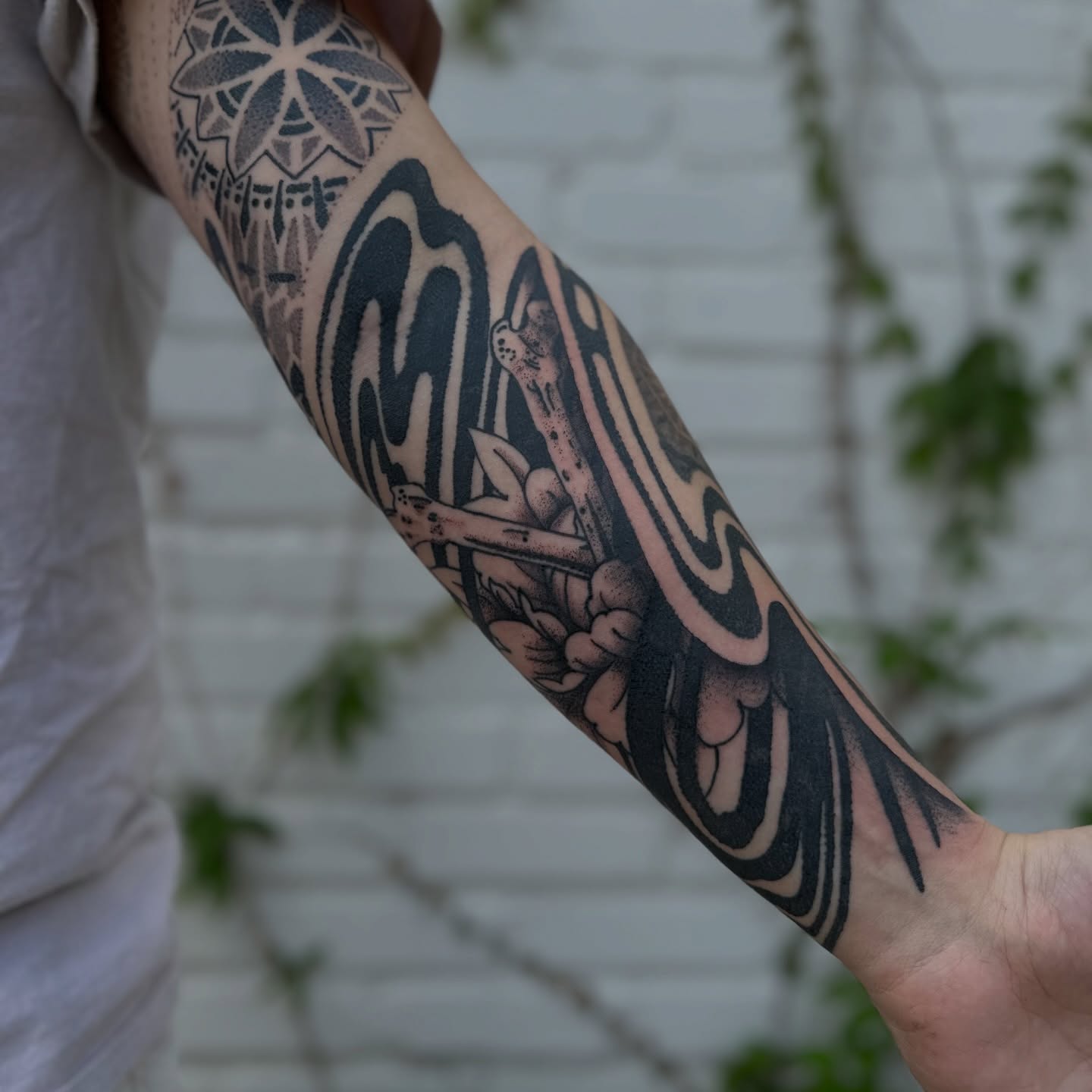 Tattoo by @esauuce — black_and_grey