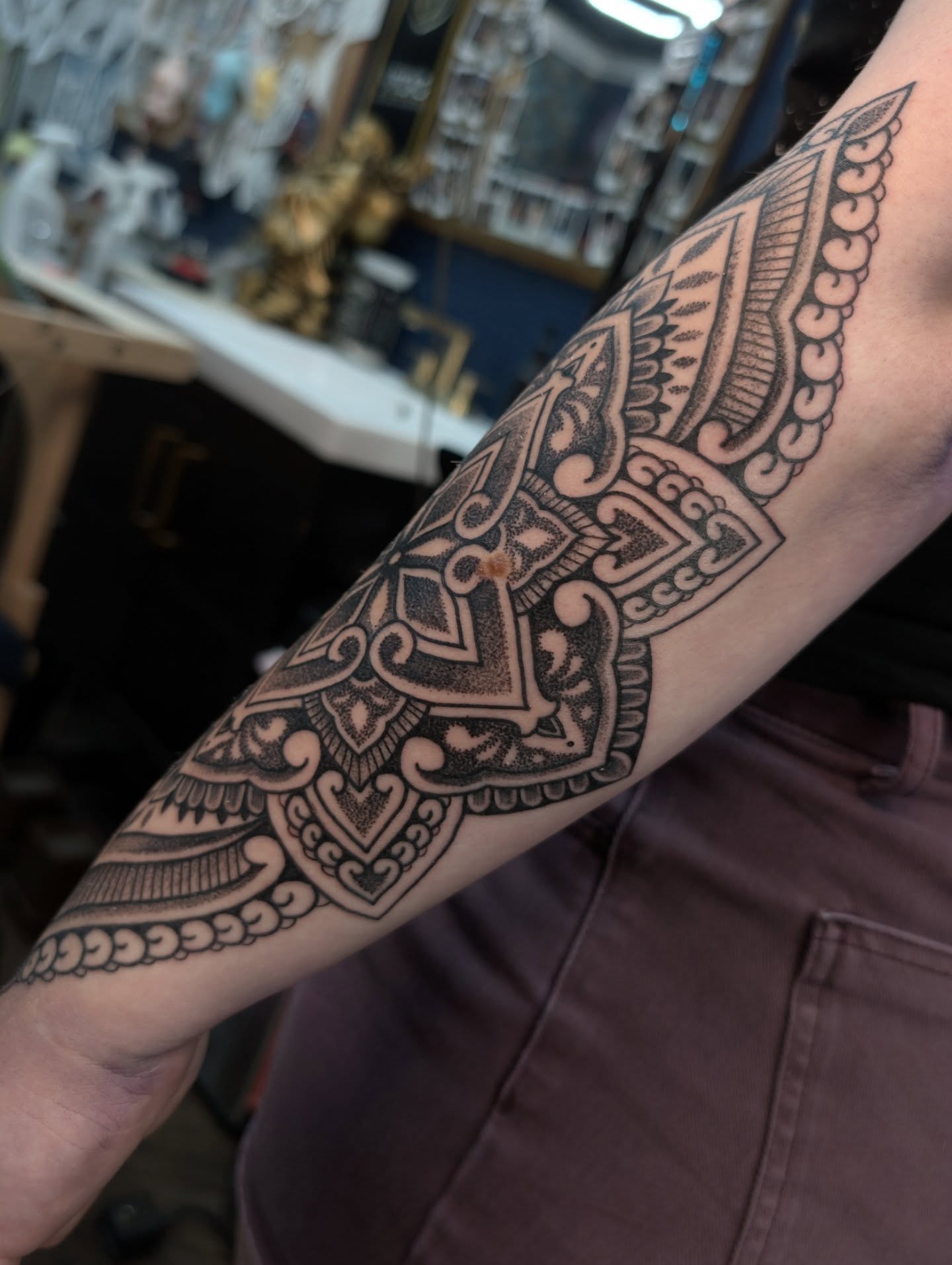 Geometric pattern geometric tattoo on the forearm by 𝑹𝒆𝒚𝒎𝒂𝒓𝒄 𝑫𝒂𝒚𝒂𝒖𝒐𝒏