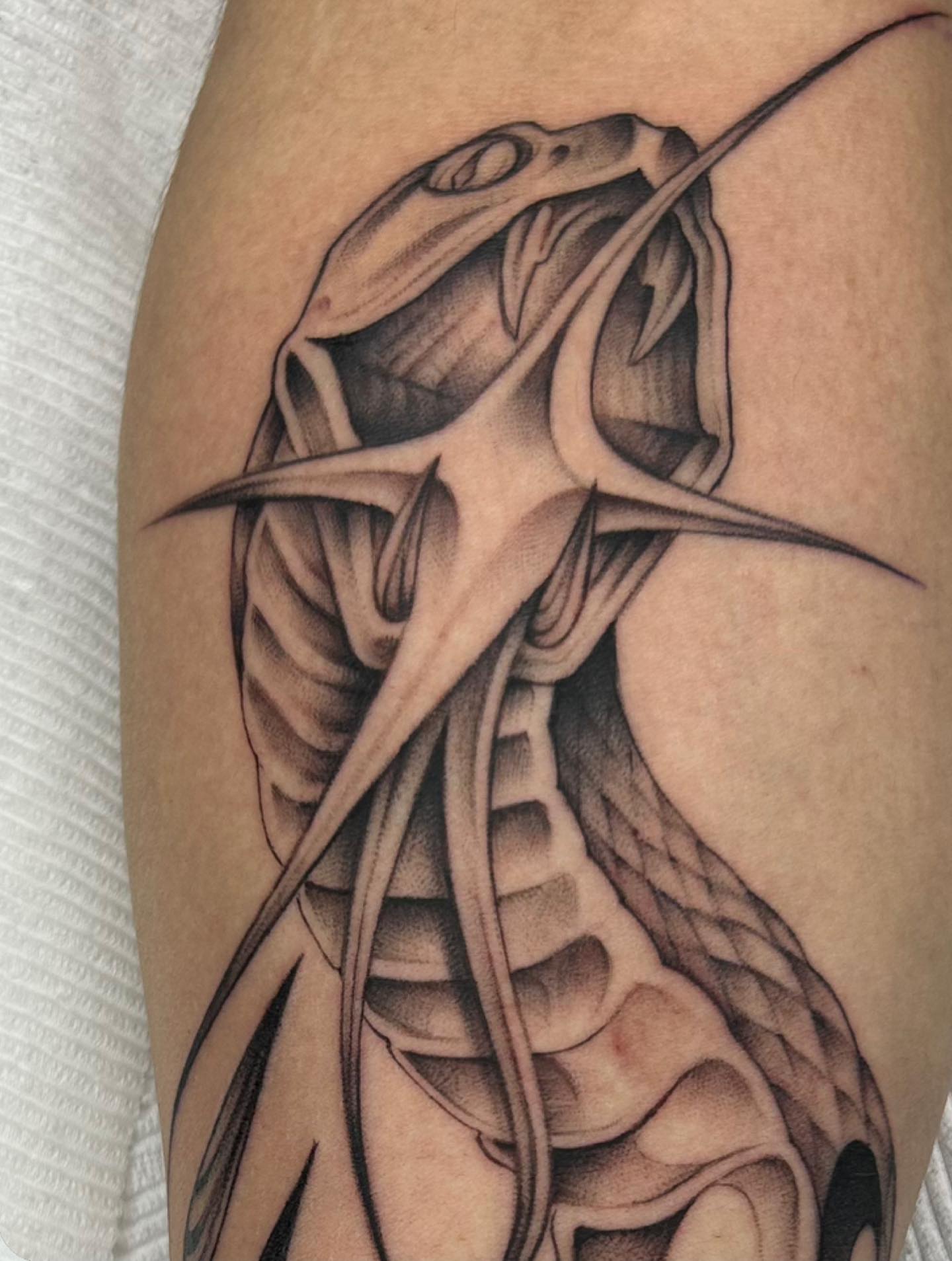 Tattoo by @lrlozano — black_and_grey, geometric