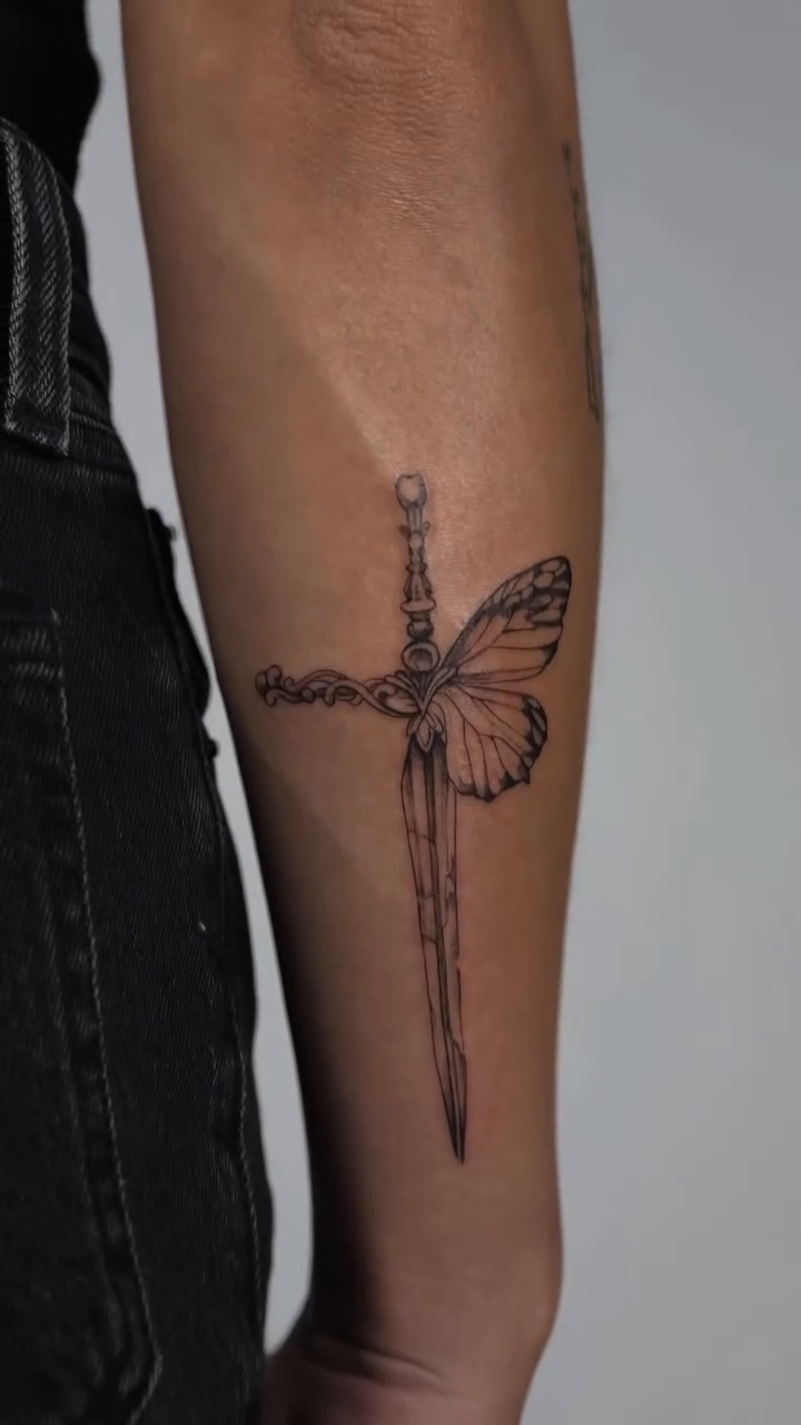 Tattoo by @ternotattoo — fine_line