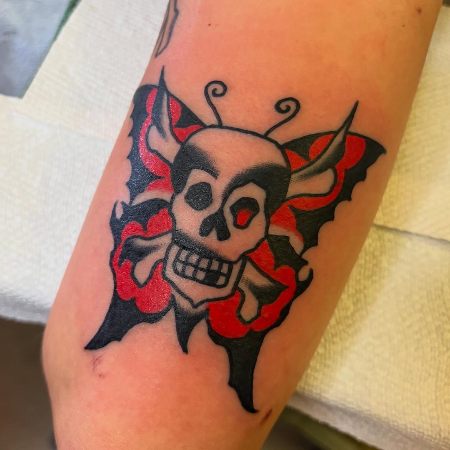 Tattoo by @mishkatraditional — american_traditional