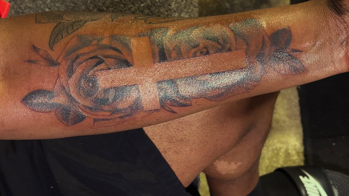 Cross with roses black and grey tattoo on the forearm by Tito Cross ❤️‍🔥