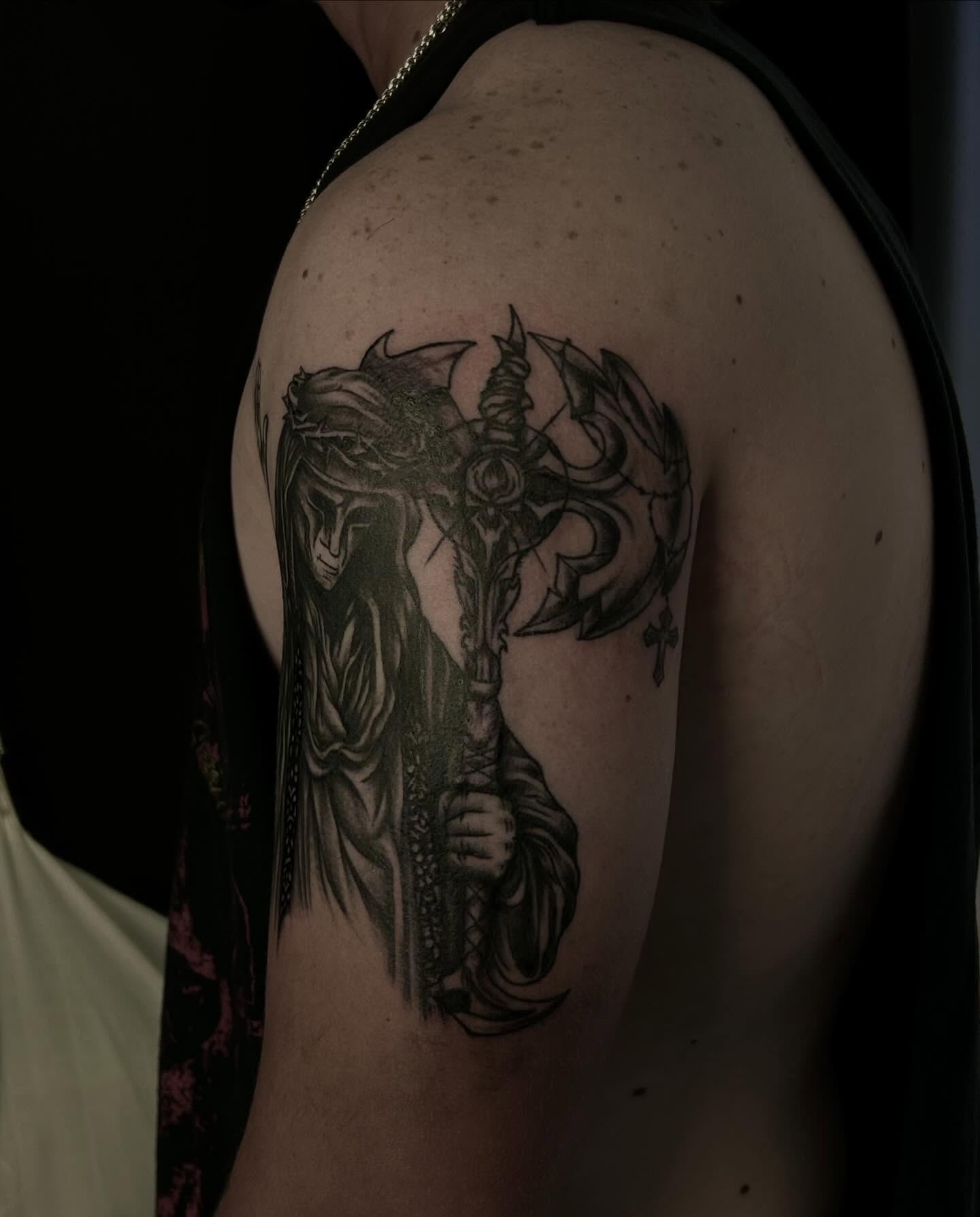 Tattoo by @diamondphoenix_ — black_and_grey, realism