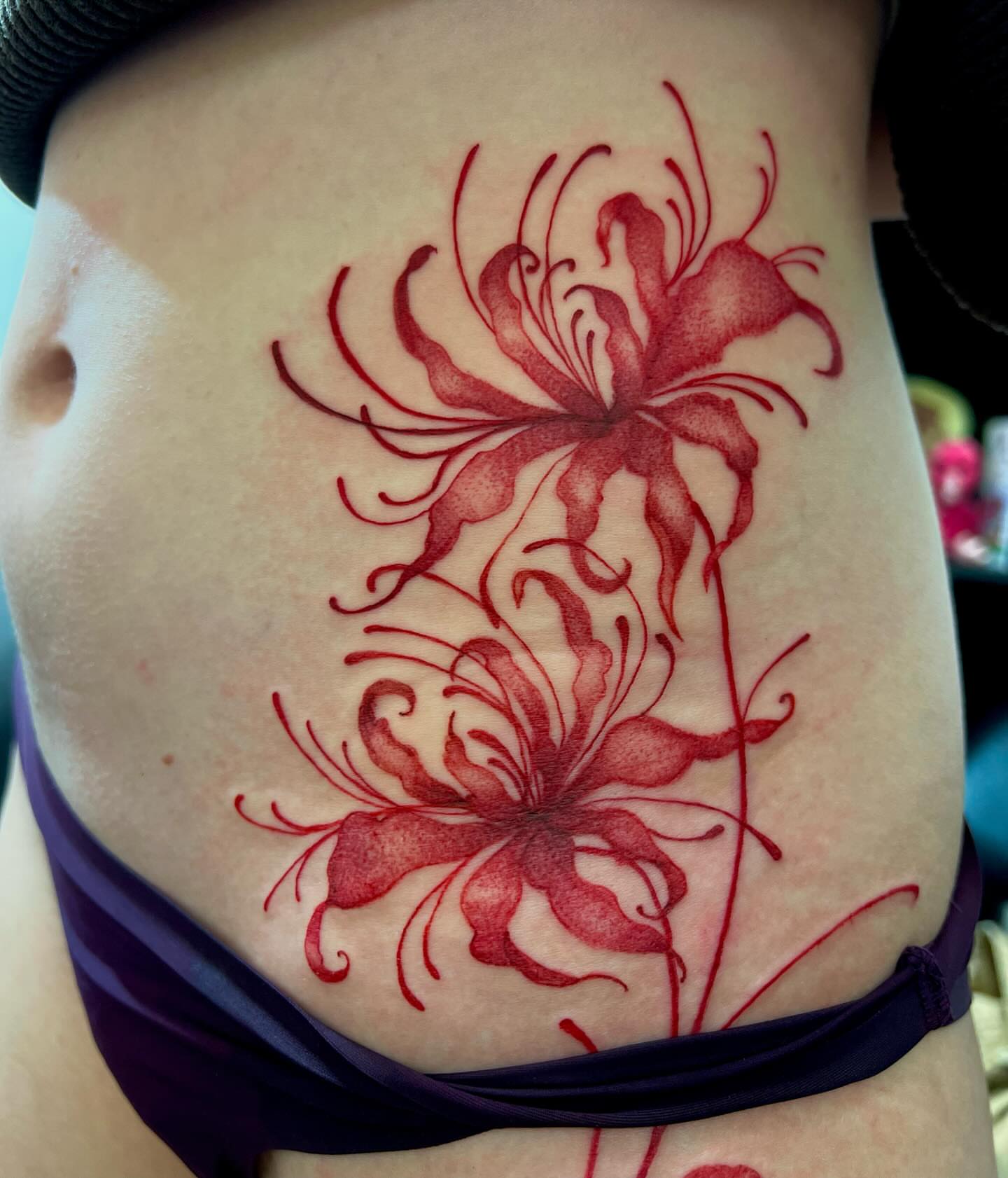 Lilies dotwork tattoo on the torso by 𝖑𝖎𝖑 𝖗𝖎𝖘𝖘
