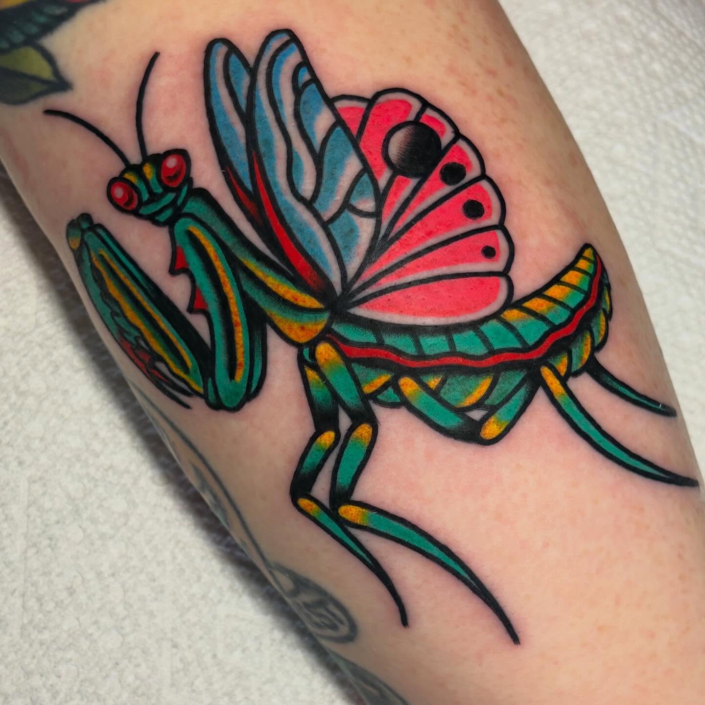 Praying mantis American traditional tattoo on the forearm by Zoe Margot