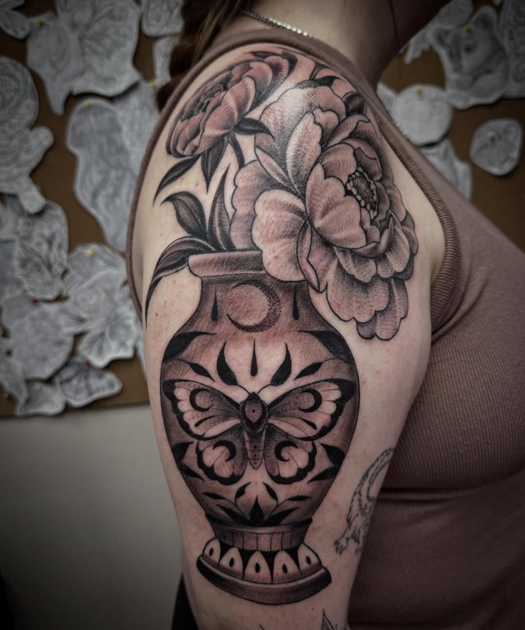 Tattoo by @hcierritattoosdanvers โ black_and_grey, ornamental