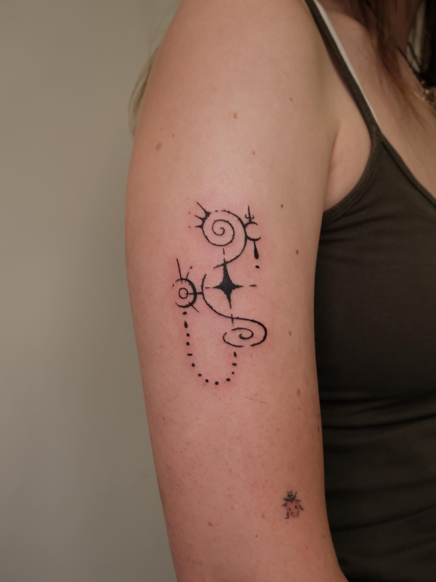 Abstract design geometric tattoo on the forearm by Elana Hites