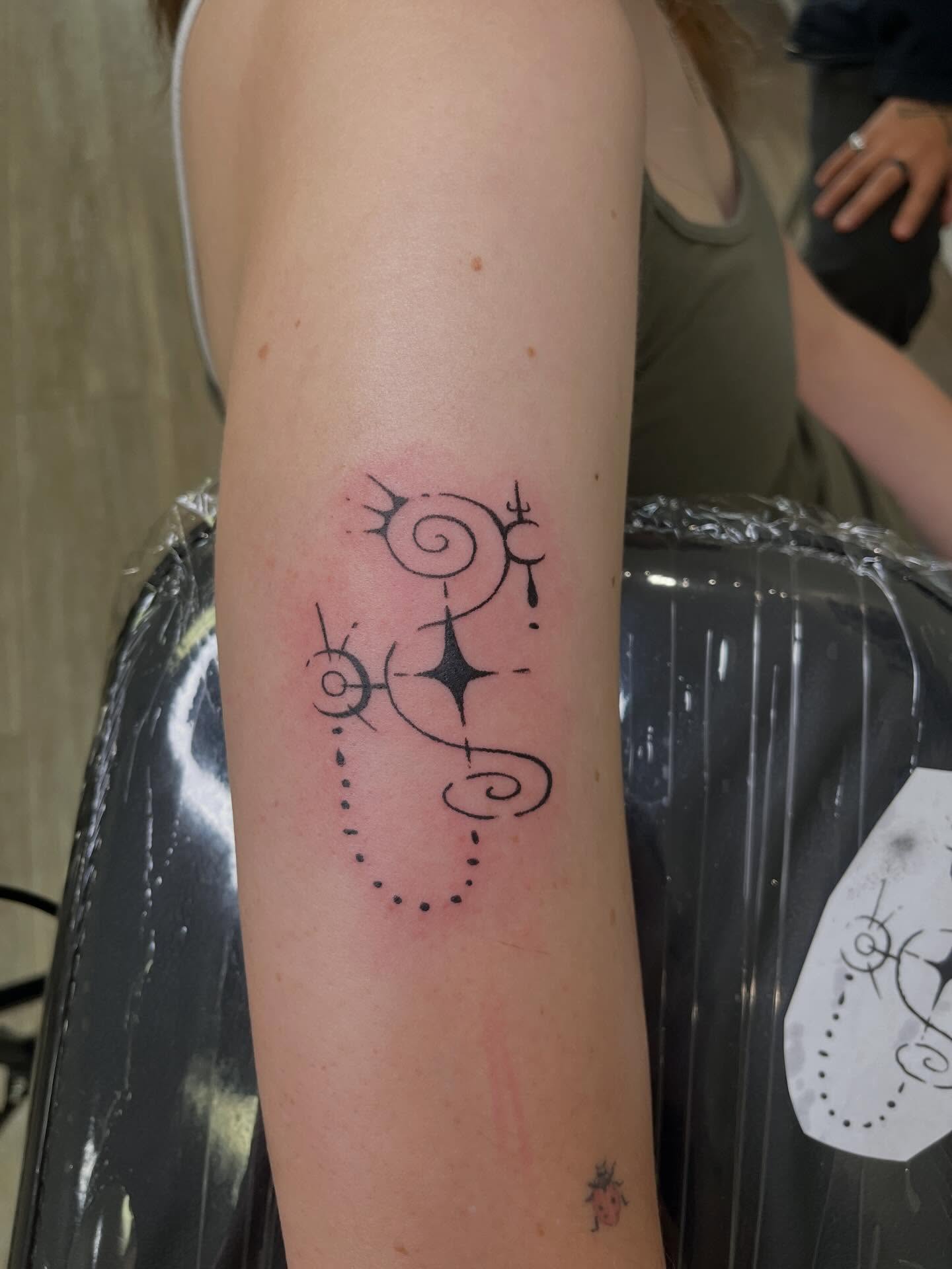 Abstract design geometric tattoo on the forearm by Elana Hites