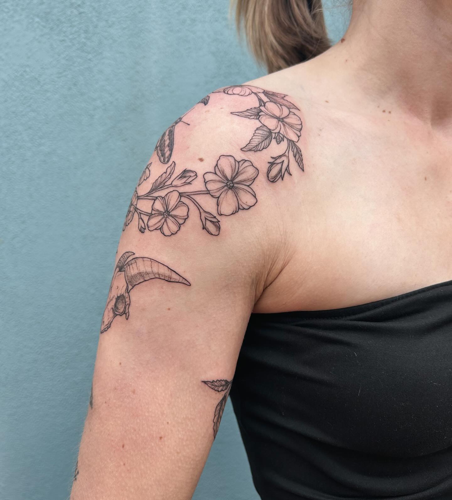 Floral arrangement black and grey tattoo on the shoulder by Rowan Hanson, Bend, Oregon