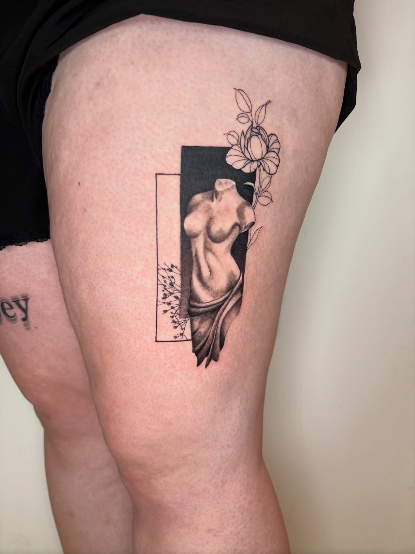 Statue with flowers realism tattoo on the thigh by Dani