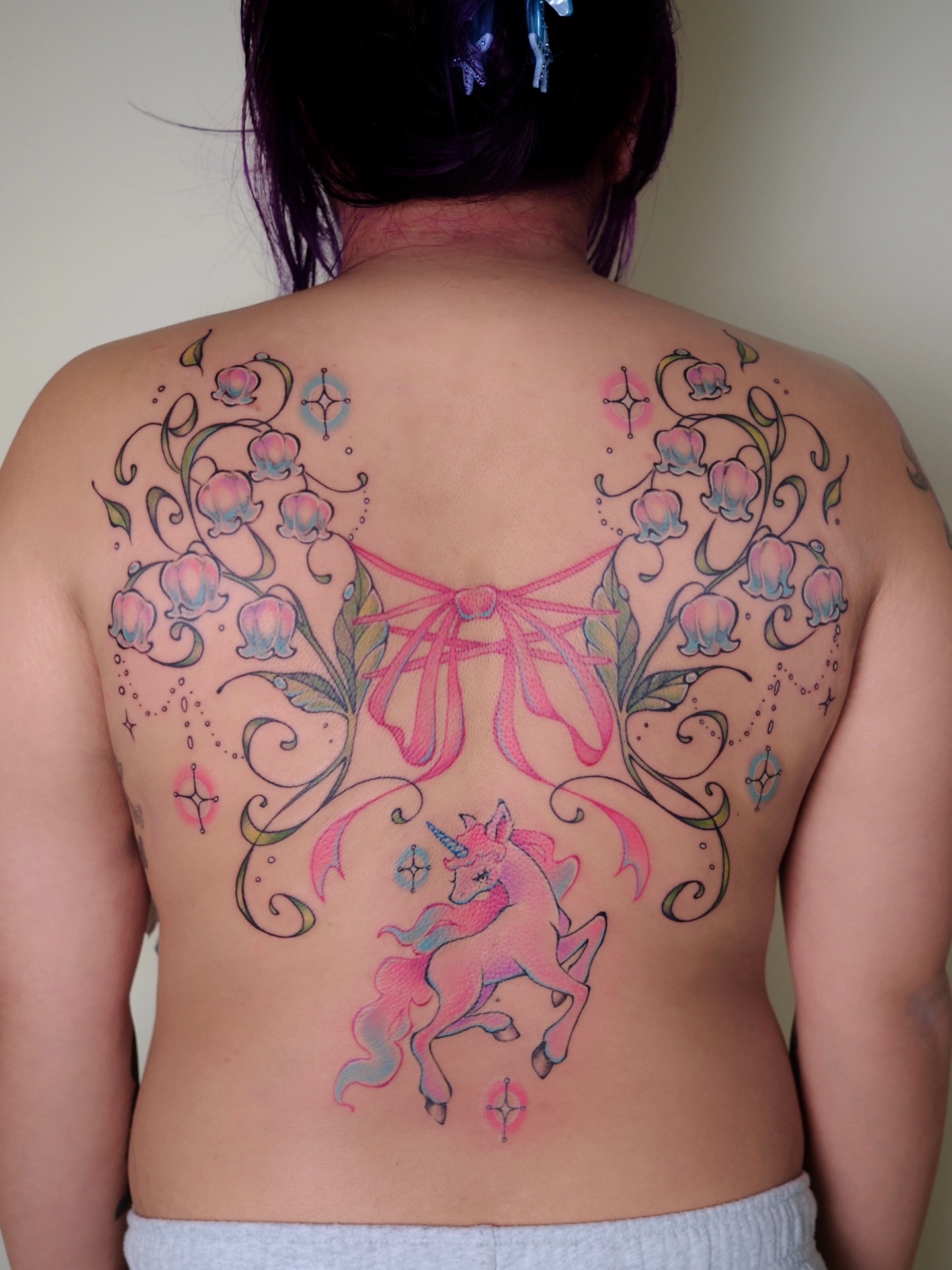 Unicorns and flowers new school tattoo on the back by ââŪ. Ý ðķðð―ððð âðĶđËâ seattle tattoo artist, Seattle, Washington